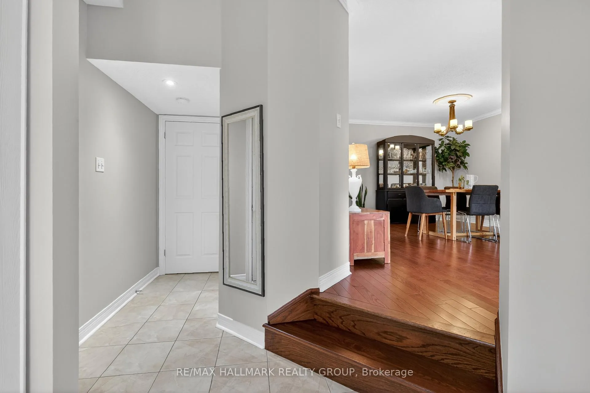 Photo 3 of 2041 Cherington Crescent, Ottawa, Avalon East — HOMEH