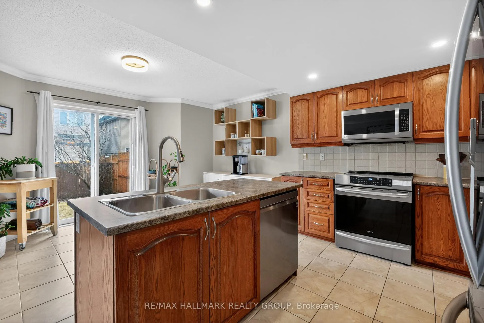 Photo 14 of 2041 Cherington Crescent, Ottawa, Avalon East — HOMEH