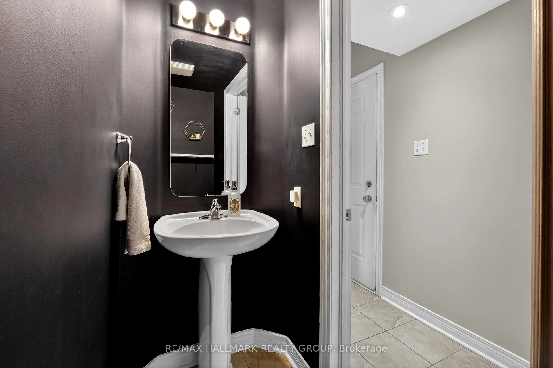 Photo 16 of 2041 Cherington Crescent, Ottawa, Avalon East — HOMEH