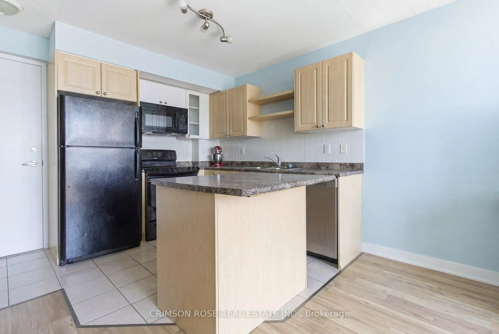 Photo 7 of Unit 823, 600 Fleet Street, Toronto, Niagara — HOMEH