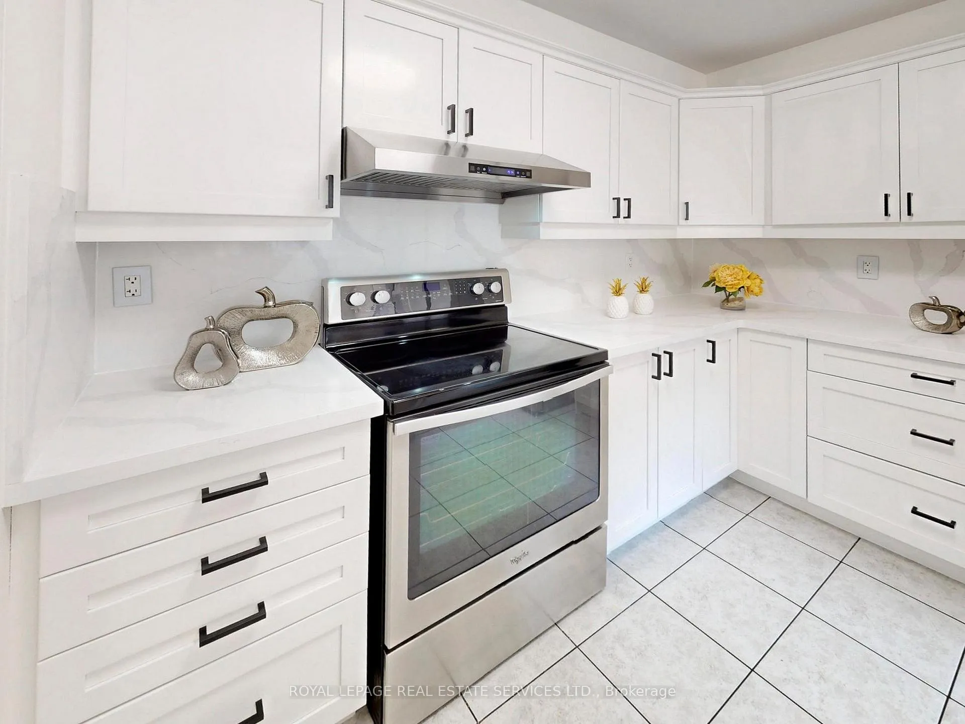 Photo 16 of 918 Nadalin Heights, Milton, Willmott — HOMEH