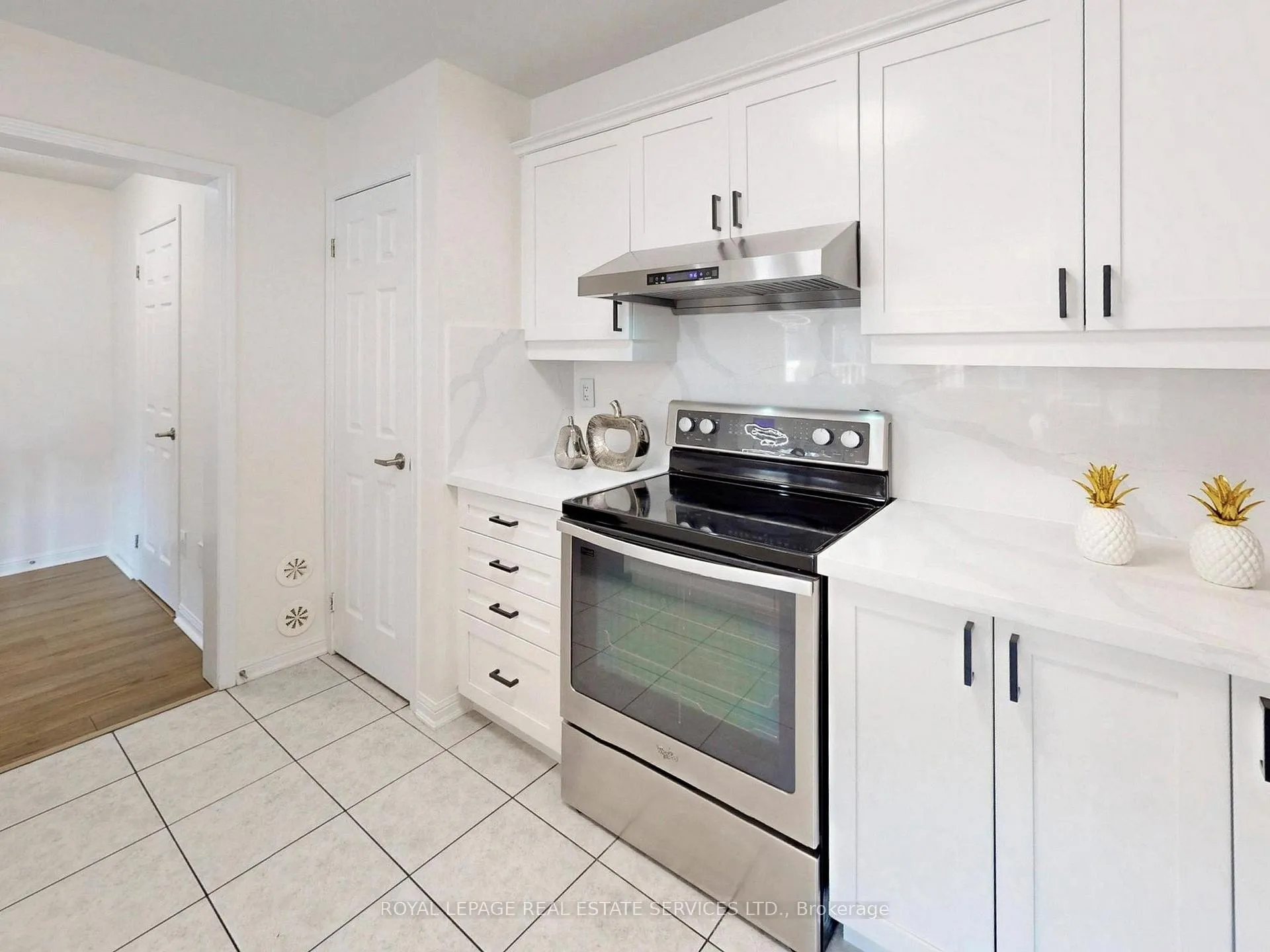 Photo 17 of 918 Nadalin Heights, Milton, Willmott — HOMEH