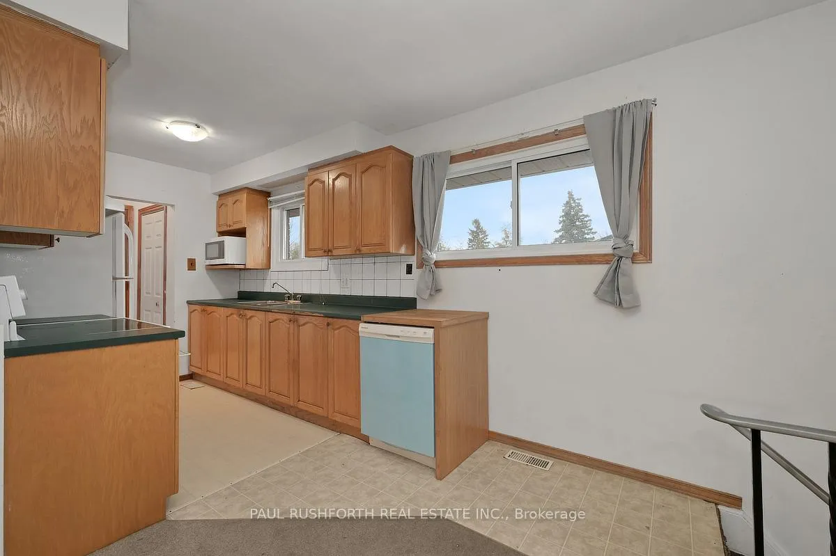 Photo 11 of 2140 Haig Drive, Ottawa, Elmvale Acres — HOMEH