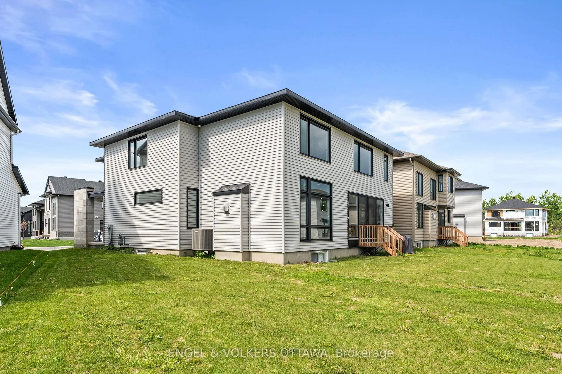 Photo 33 of 117 Orchestra Way, Ottawa, Riverside South/Gloucester Glen — HOMEH