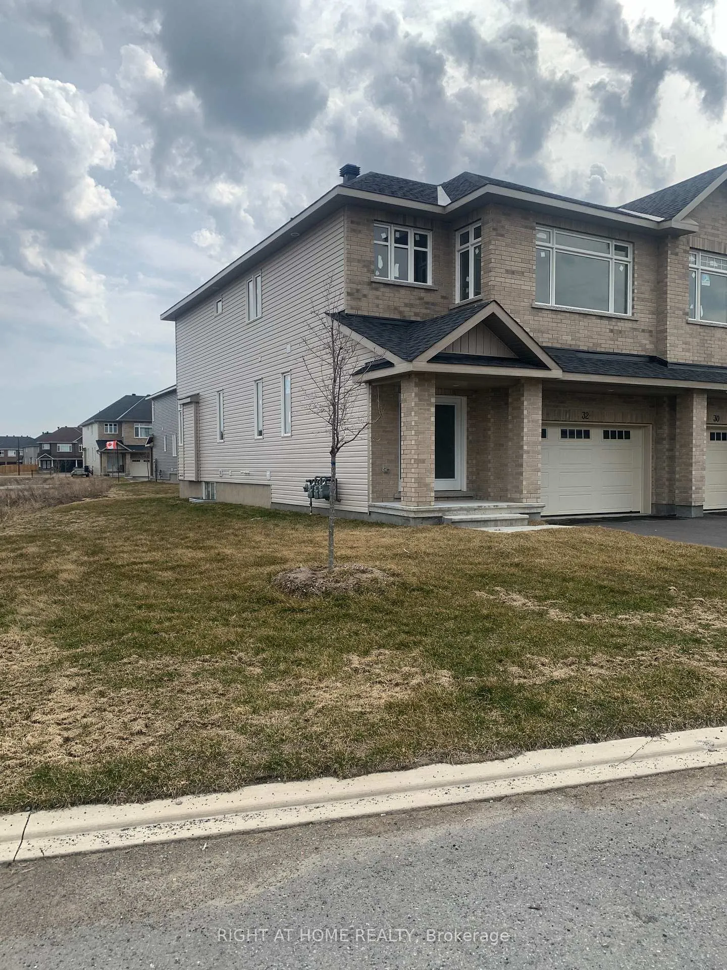 Photo 2 of 32 Wylie Way, Carleton Place — HOMEH