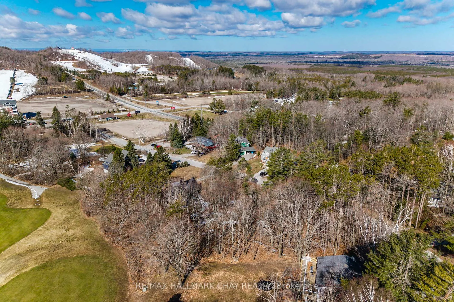Photo 11 of 19 Birch Grove Drive, Oro-Medonte, Horseshoe Valley — HOMEH