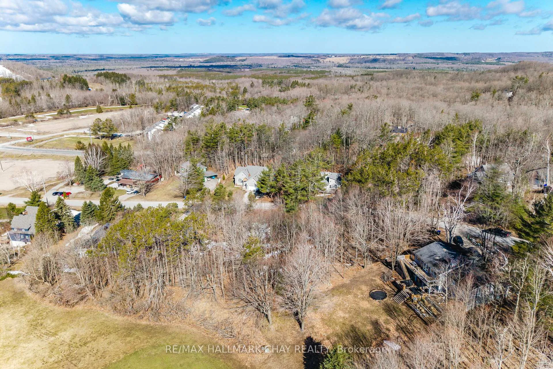 Photo 12 of 19 Birch Grove Drive, Oro-Medonte, Horseshoe Valley — HOMEH