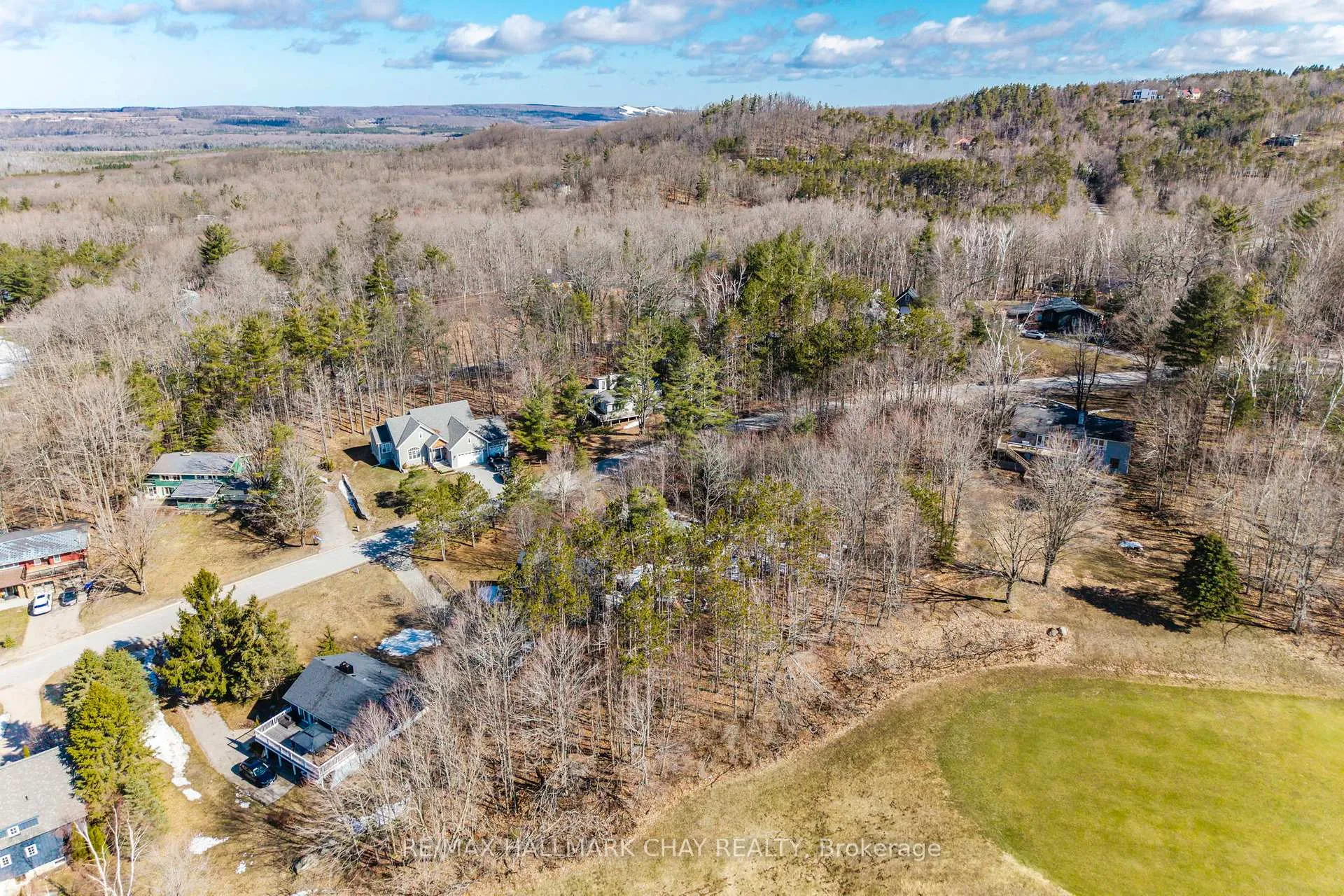 Photo 13 of 19 Birch Grove Drive, Oro-Medonte, Horseshoe Valley — HOMEH