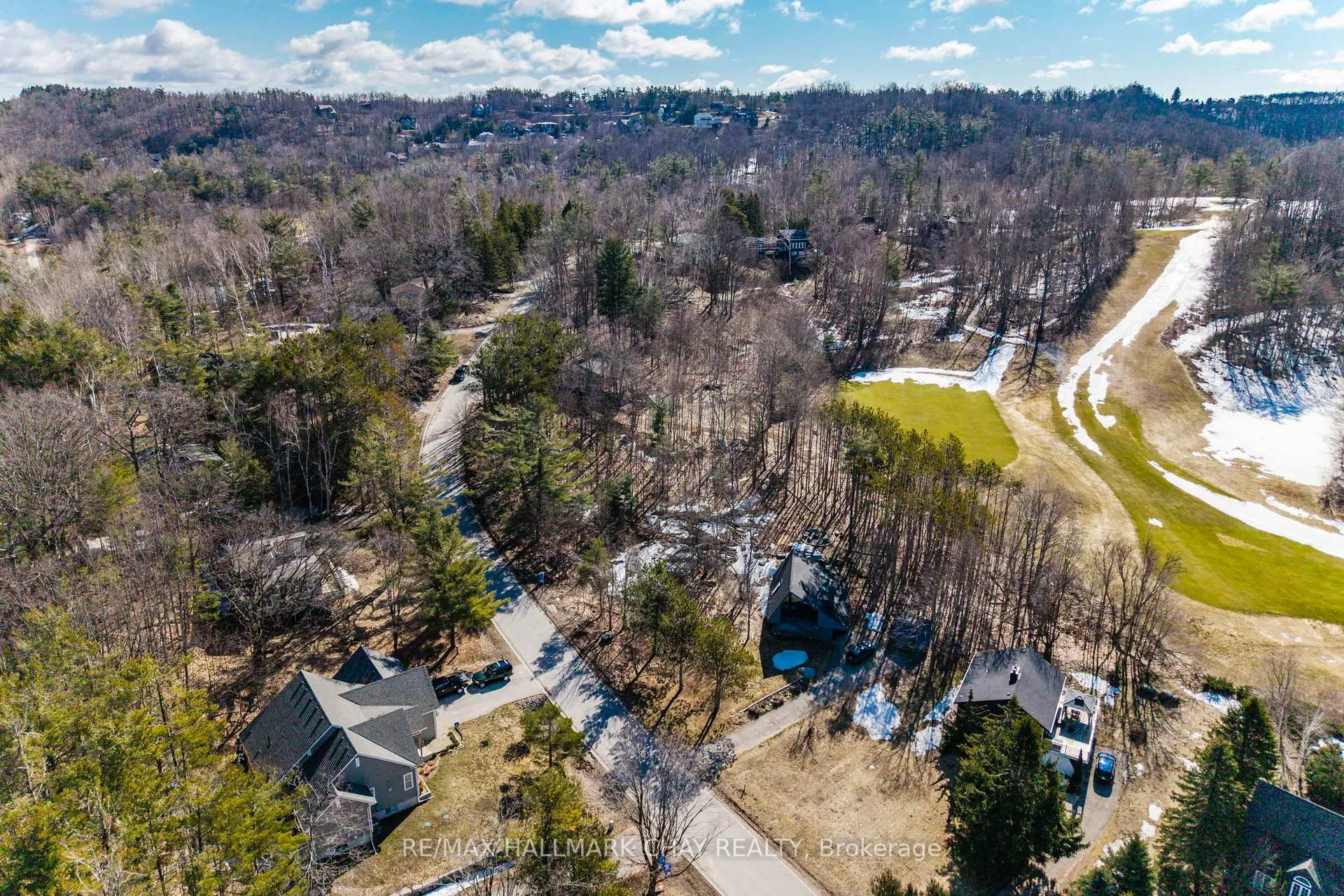 Photo 14 of 19 Birch Grove Drive, Oro-Medonte, Horseshoe Valley — HOMEH