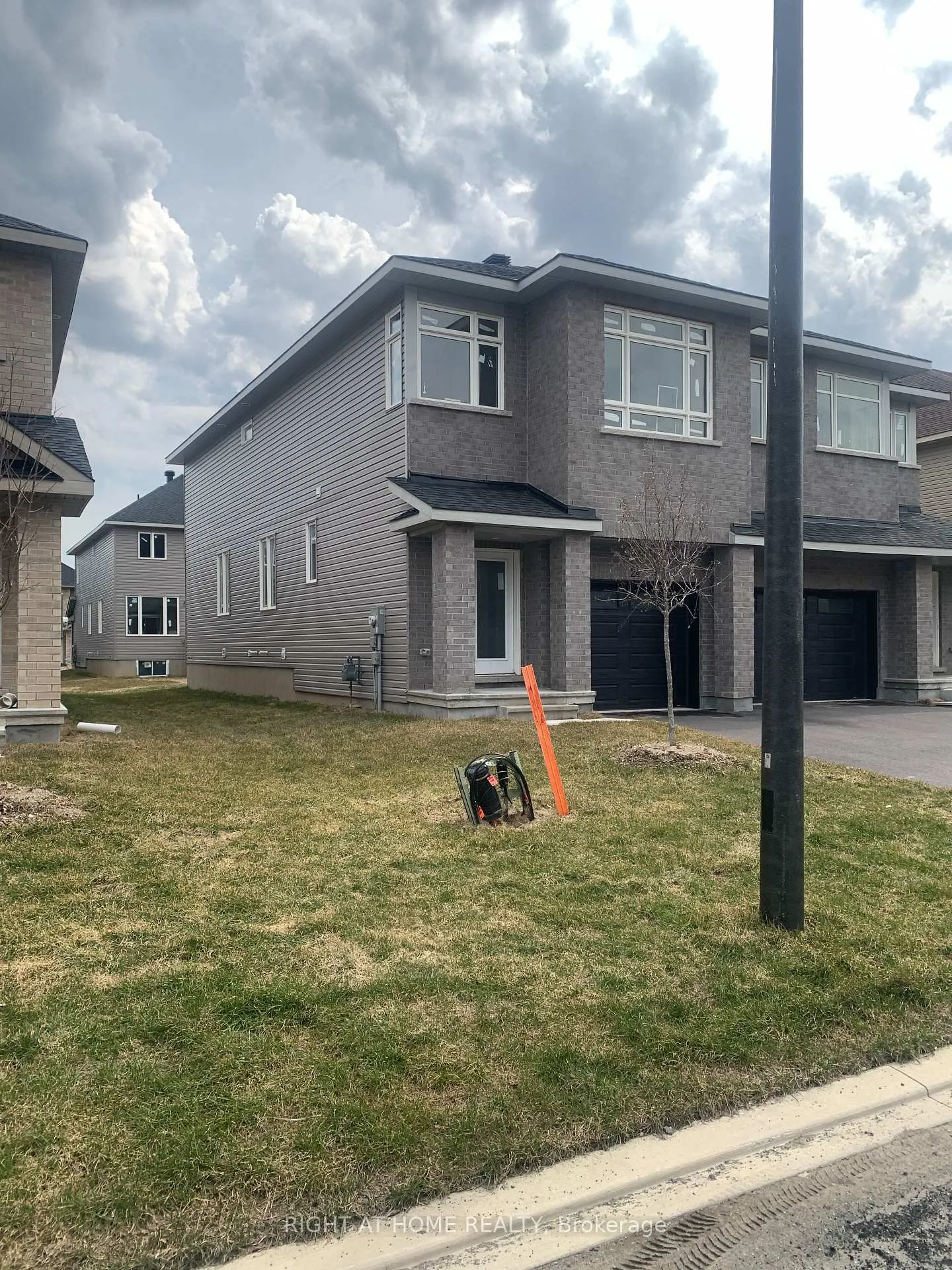Photo 2 of 24 Wylie Way, Carleton Place — HOMEH