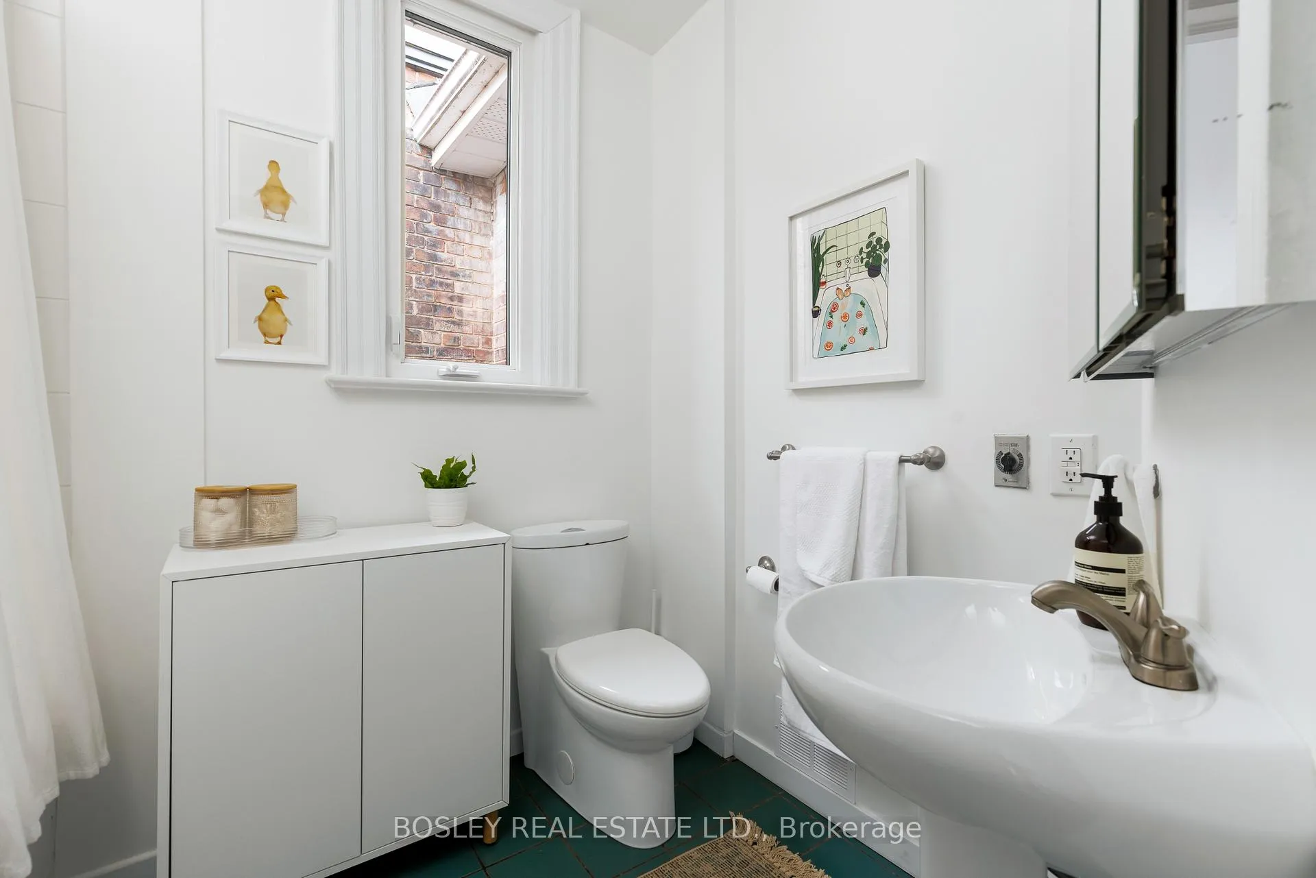 Photo 34 of 140 Garden Avenue, Toronto, Roncesvalles — HOMEH