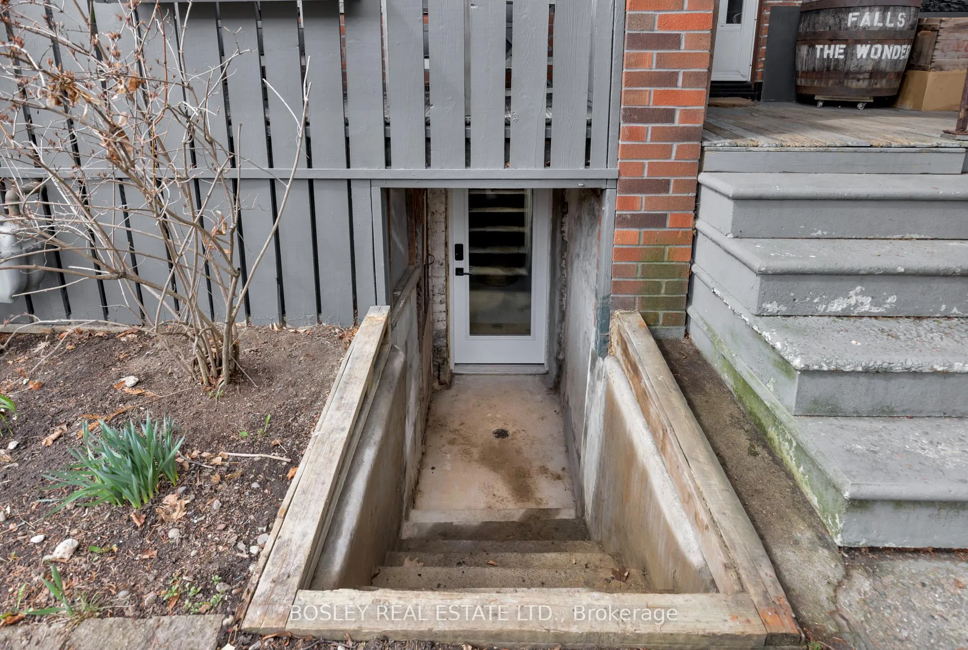 Photo 40 of 140 Garden Avenue, Toronto, Roncesvalles — HOMEH
