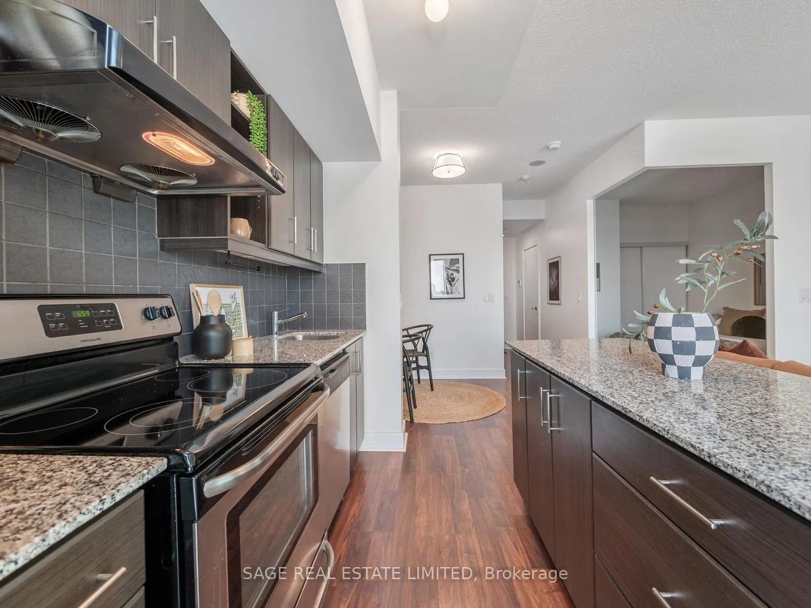 Photo 14 of Unit 909, 35 Brian Peck Crescent, Toronto, Leaside — HOMEH