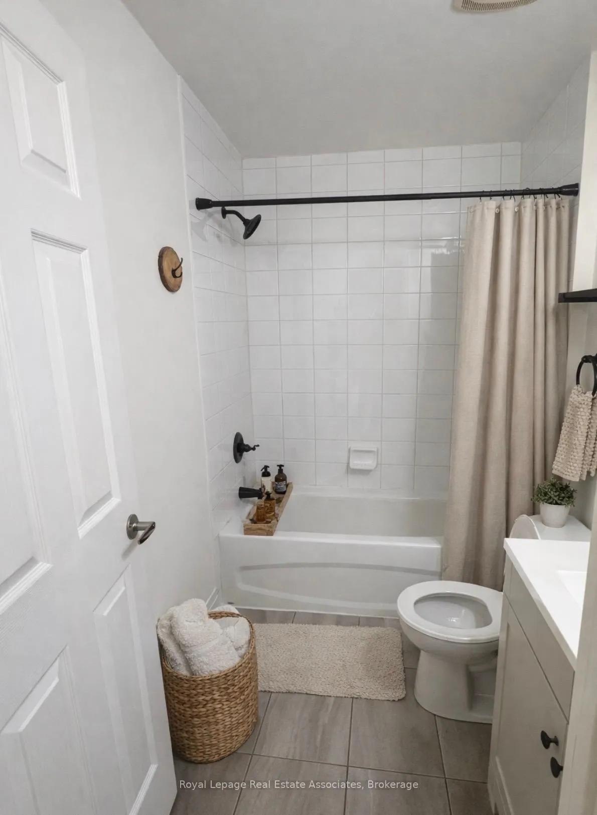 Photo 10 of Unit 19, 250 Sunny Meadow Boulevard, Brampton, Sandringham-Wellington — HOMEH