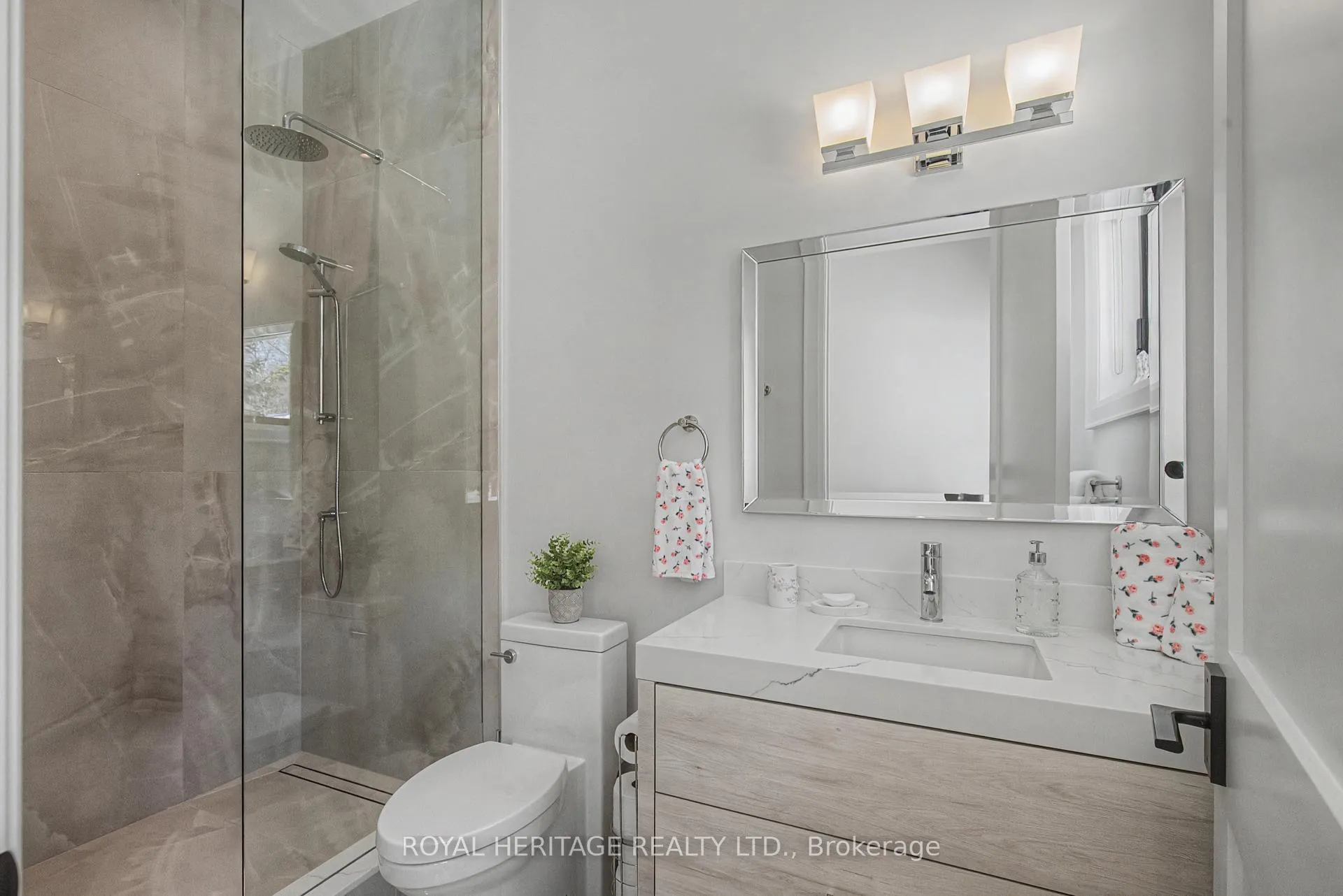 Photo 27 of 614 Roselawn Avenue, Oshawa, Northwood — HOMEH