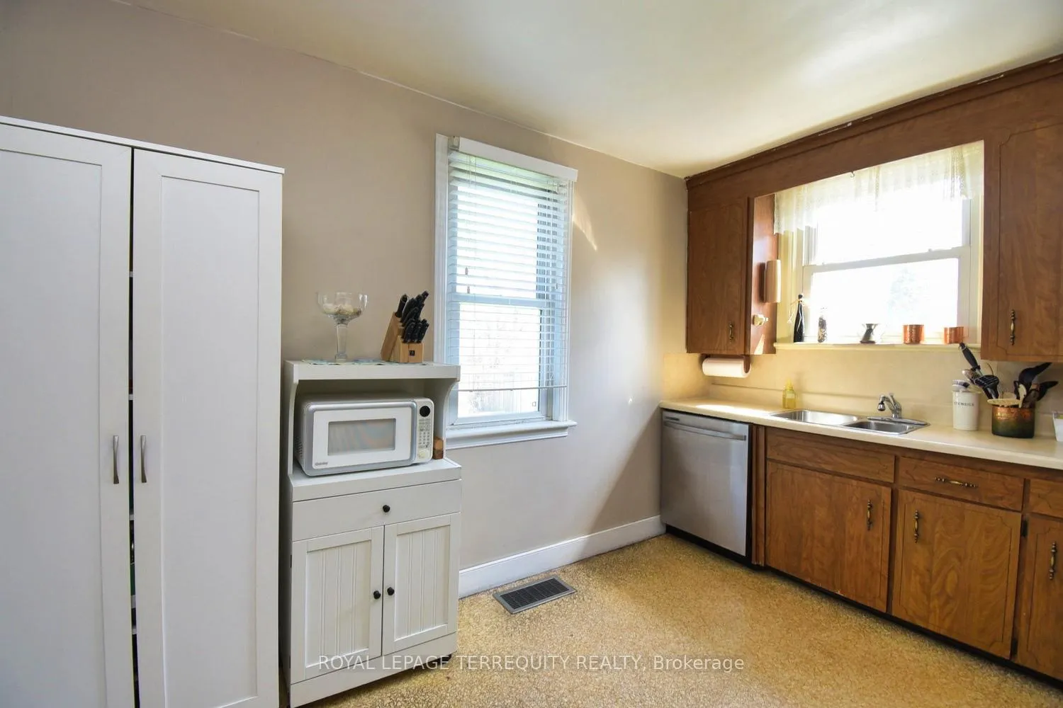 Photo 14 of 63 West 1st Street E, Hamilton, Bonnington — HOMEH