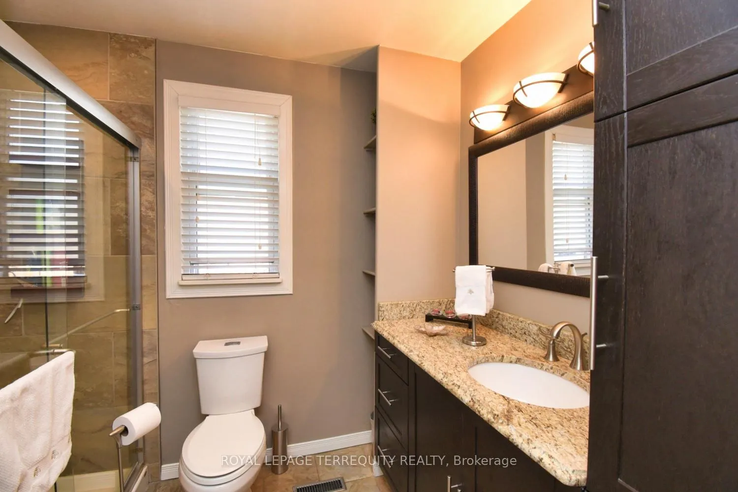 Photo 23 of 63 West 1st Street E, Hamilton, Bonnington — HOMEH