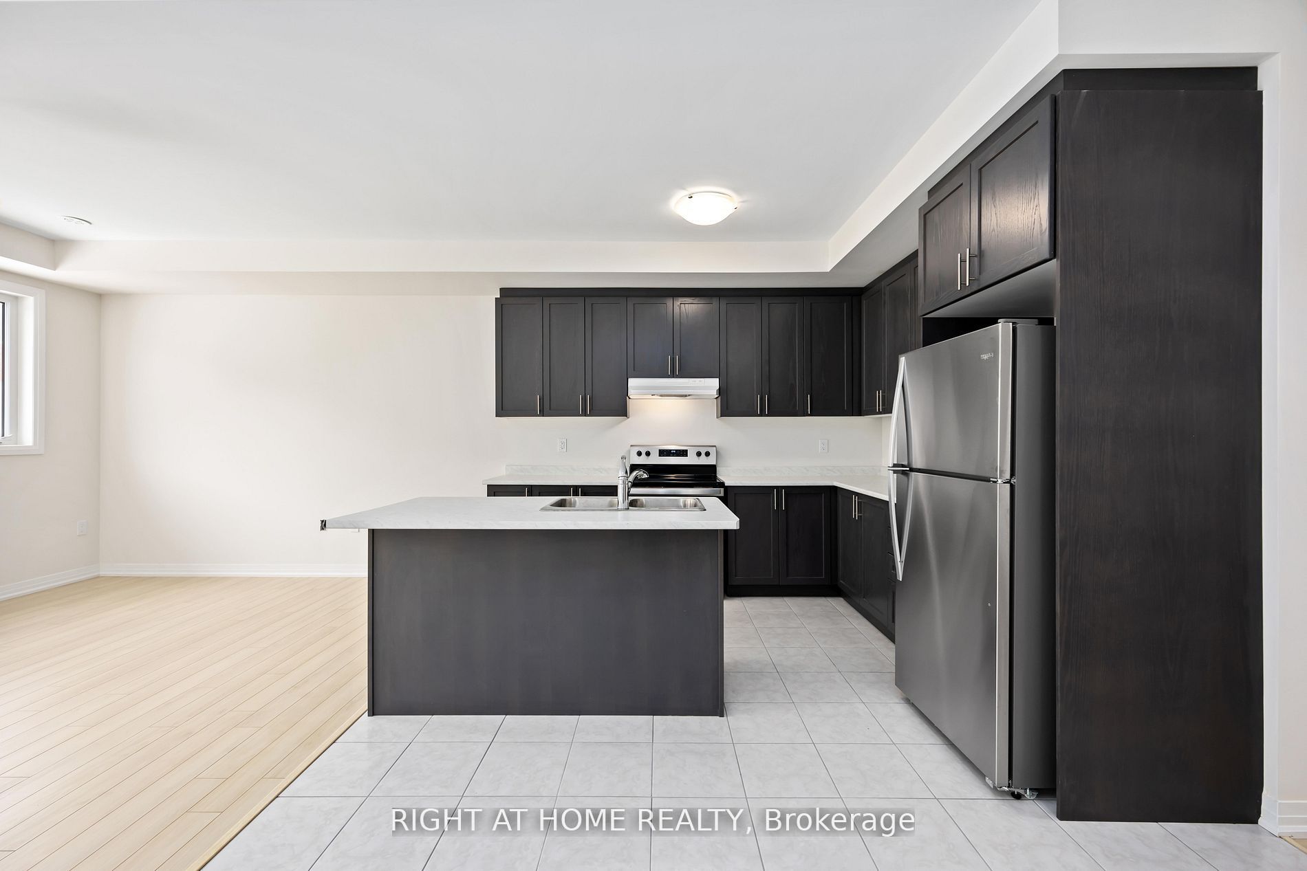 Photo 6 of 31 Sissons Way, Markham, Box Grove — HOMEH
