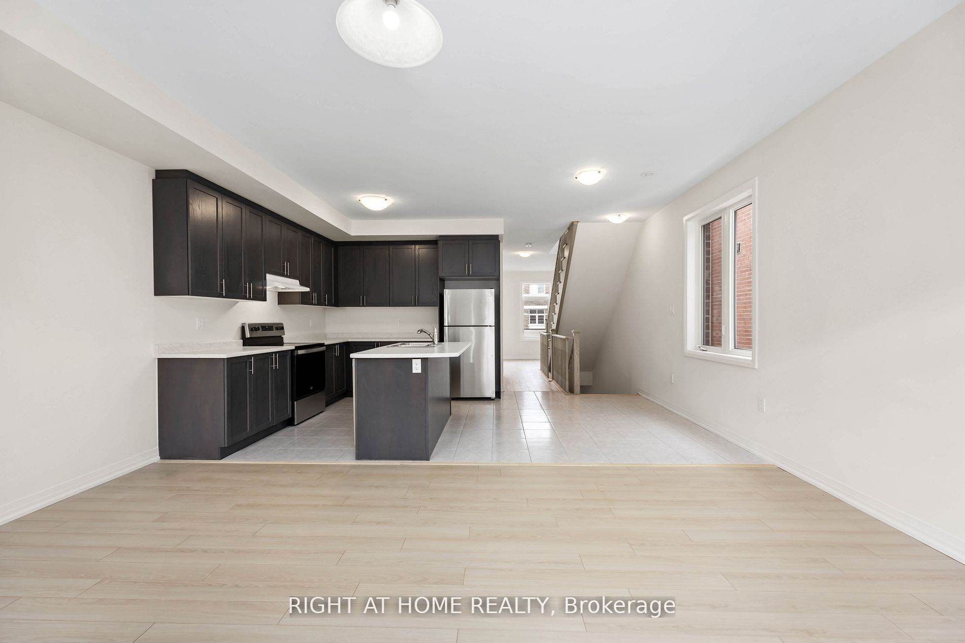 Photo 4 of 31 Sissons Way, Markham, Box Grove — HOMEH