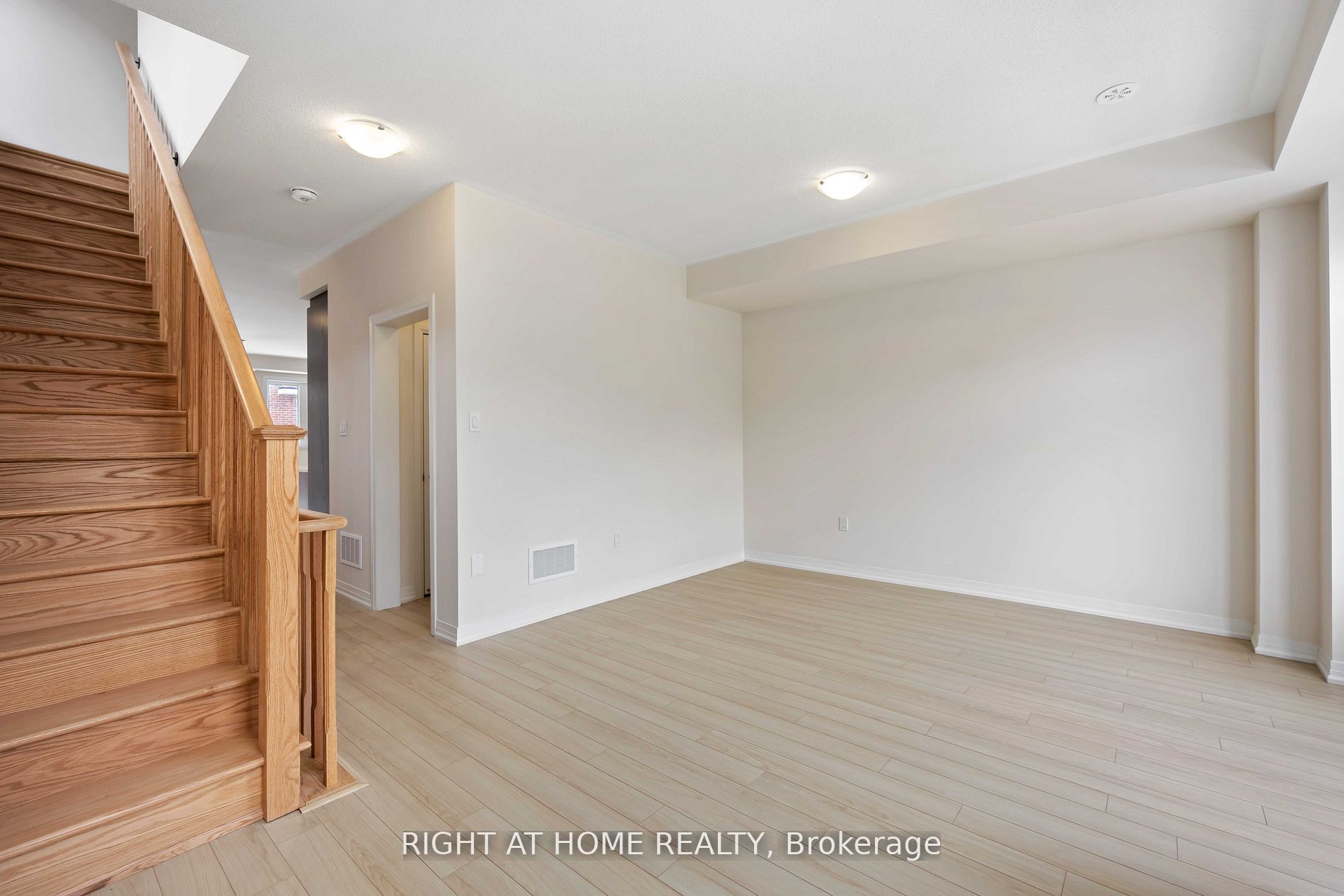 Photo 8 of 31 Sissons Way, Markham, Box Grove — HOMEH