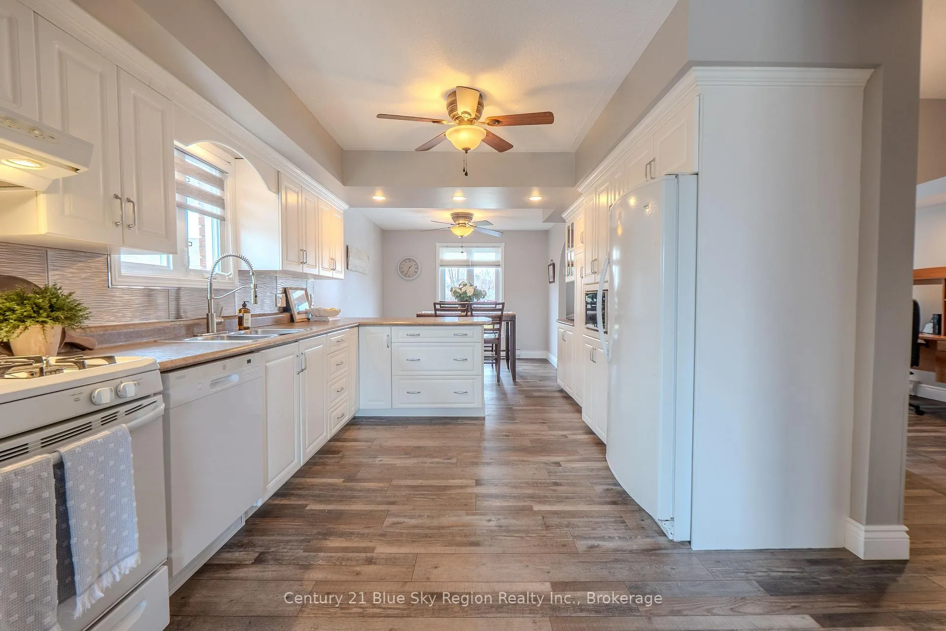 Photo 3 of 35 Chateau Terrace, West Nipissing, Sturgeon Falls — HOMEH