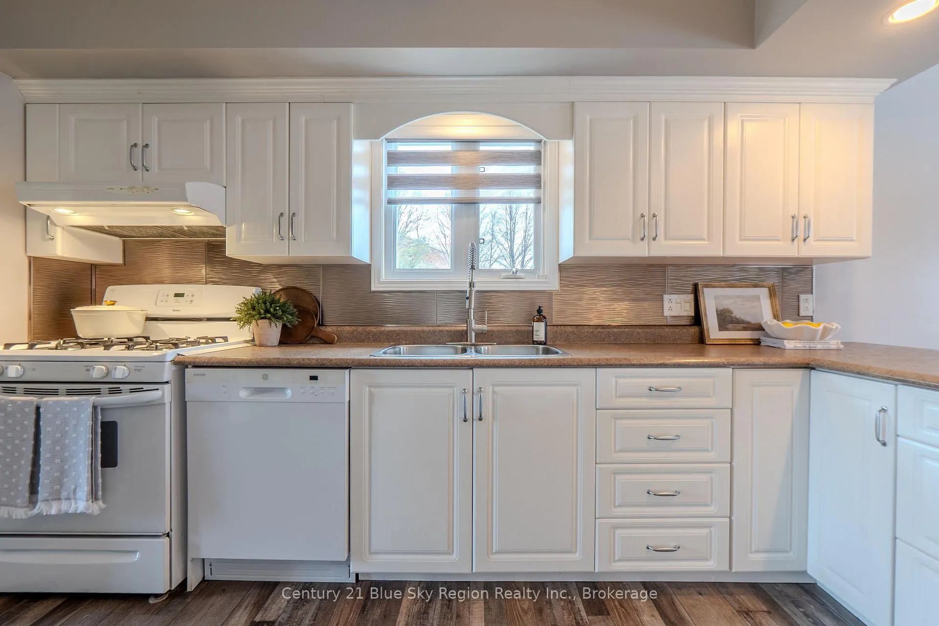 Photo 5 of 35 Chateau Terrace, West Nipissing, Sturgeon Falls — HOMEH