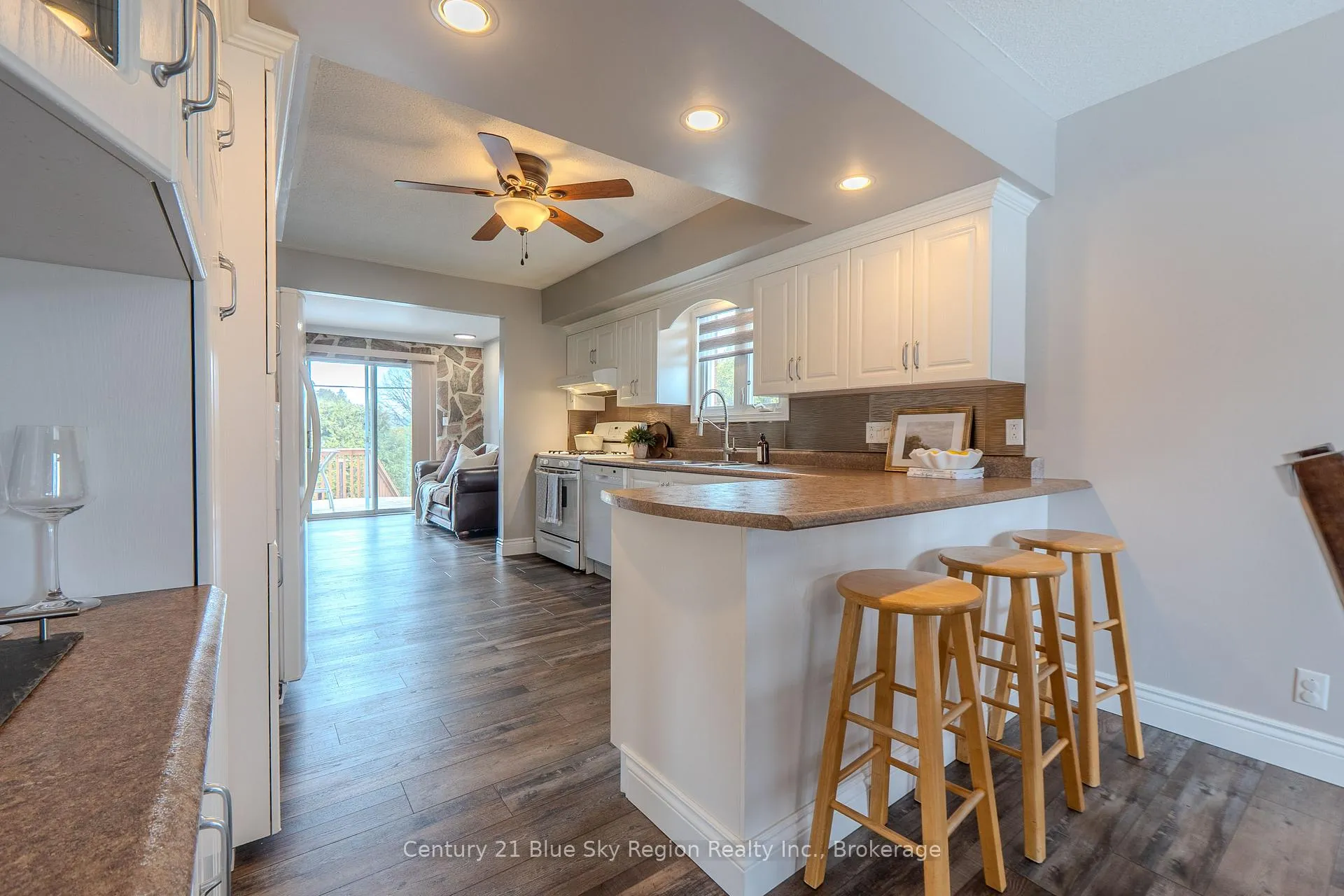 Photo 9 of 35 Chateau Terrace, West Nipissing, Sturgeon Falls — HOMEH