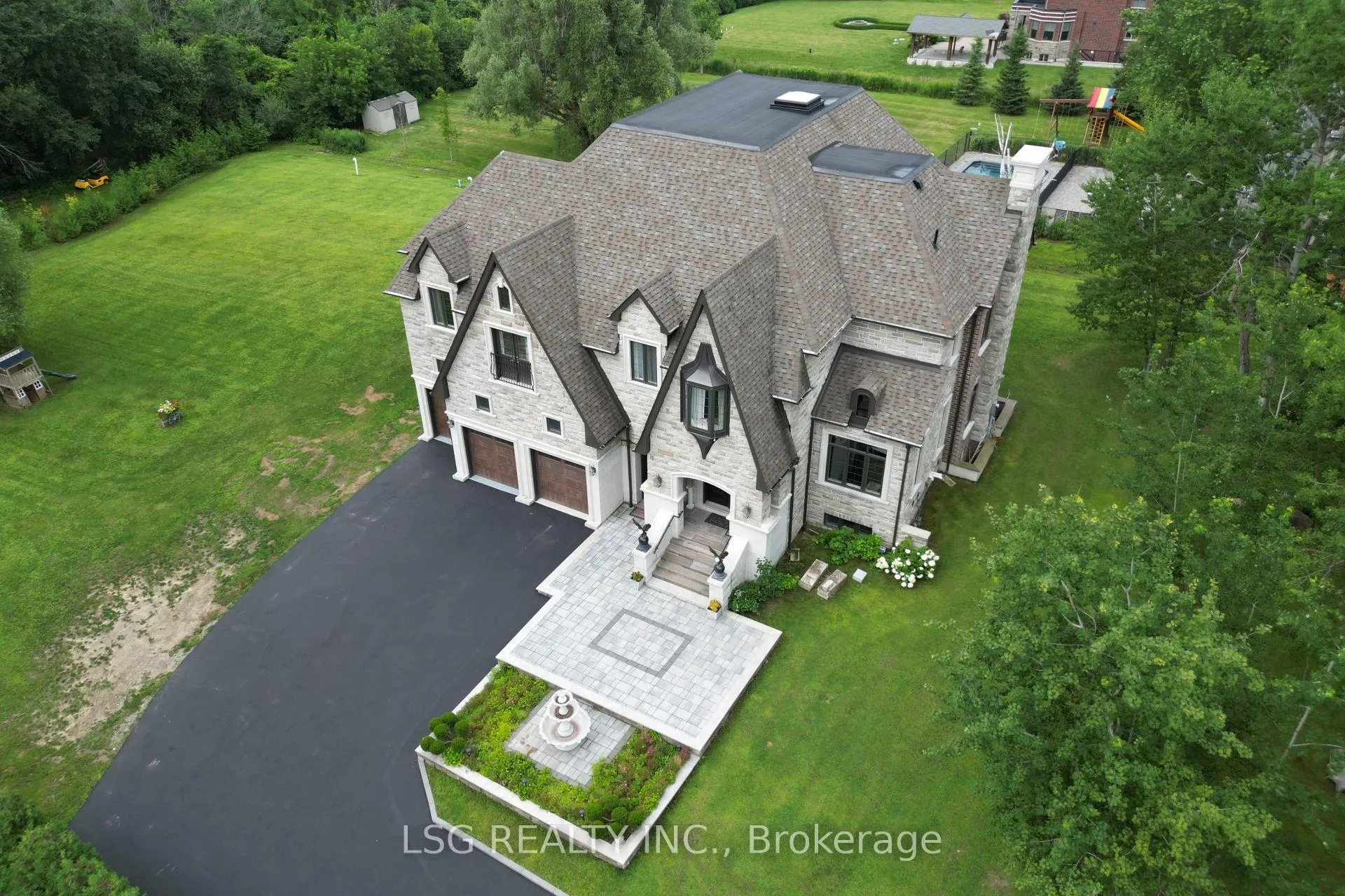 Front of 249 5th Concession Road E
