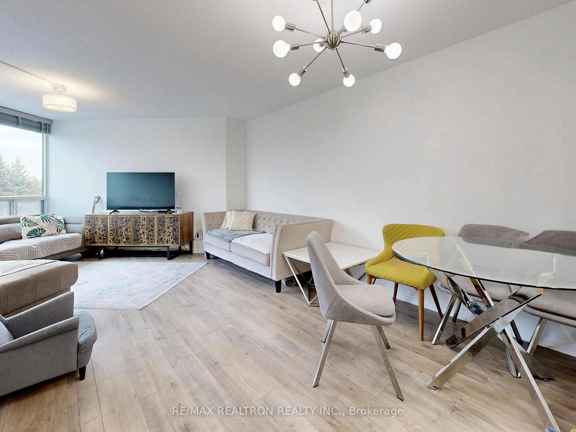 Front of Unit 406, 120 Promenade Circle