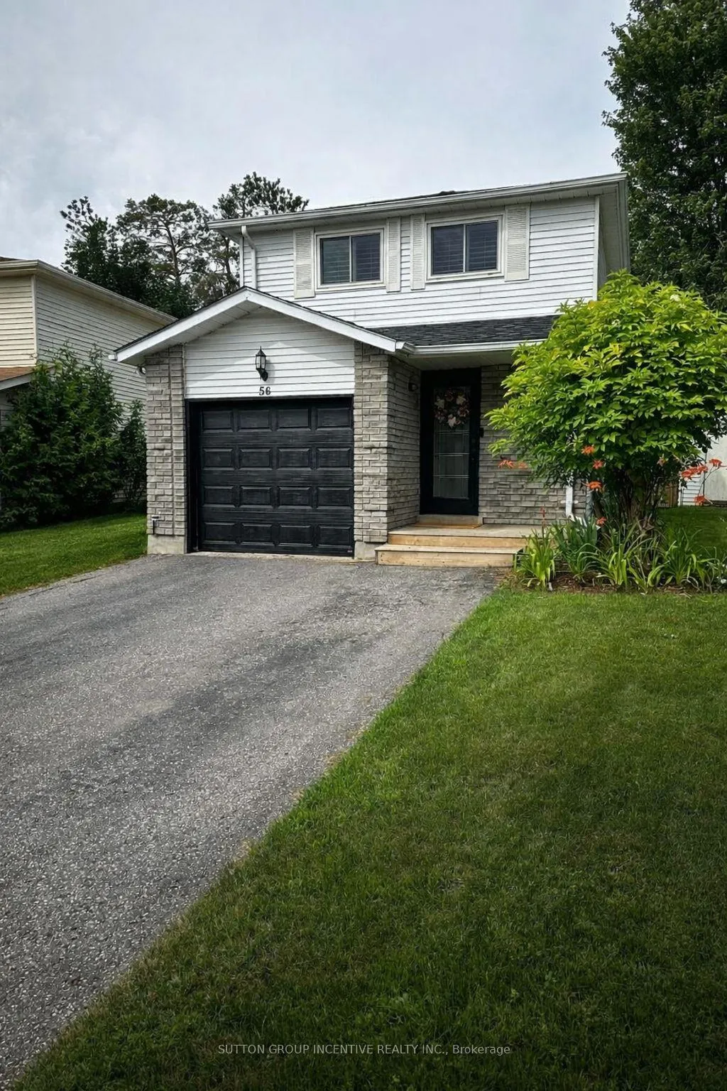 Photo 2 of 56 Shakespeare Crescent, Barrie, Letitia Heights — HOMEH