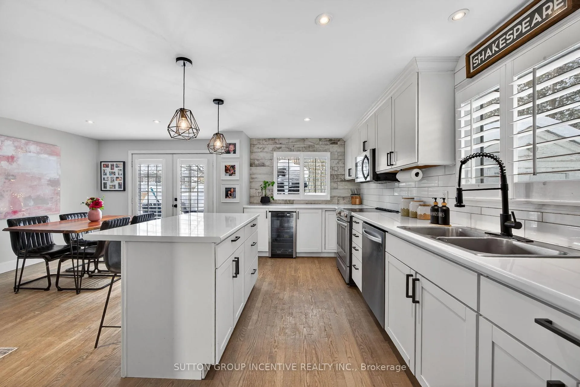 Photo 4 of 56 Shakespeare Crescent, Barrie, Letitia Heights — HOMEH
