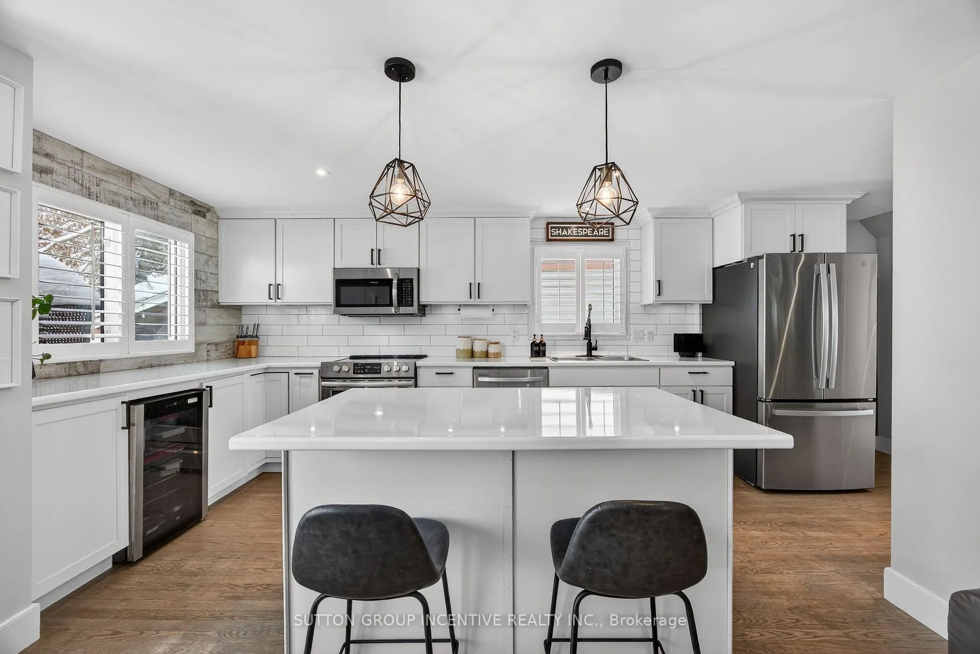 Photo 6 of 56 Shakespeare Crescent, Barrie, Letitia Heights — HOMEH