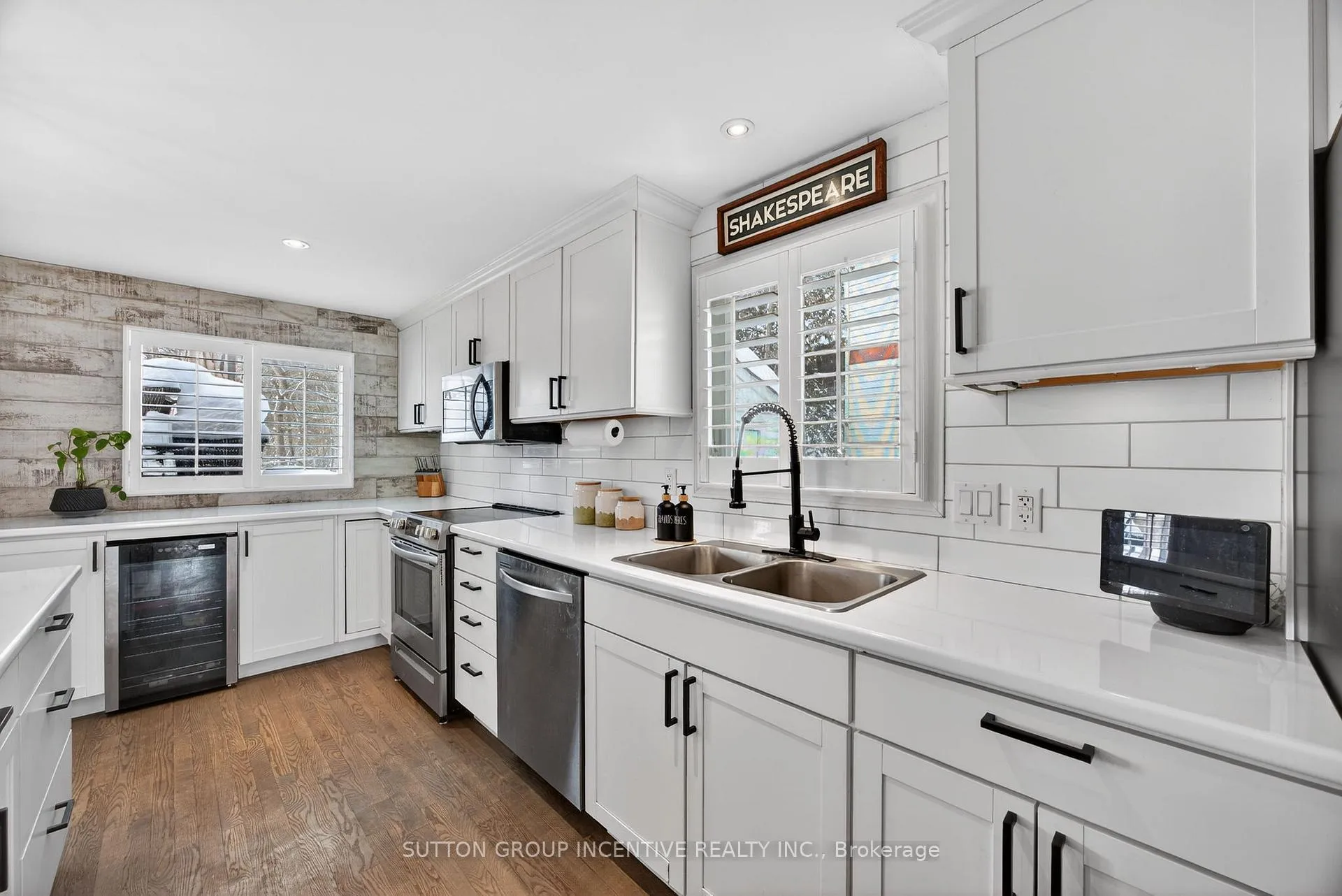 Photo 8 of 56 Shakespeare Crescent, Barrie, Letitia Heights — HOMEH