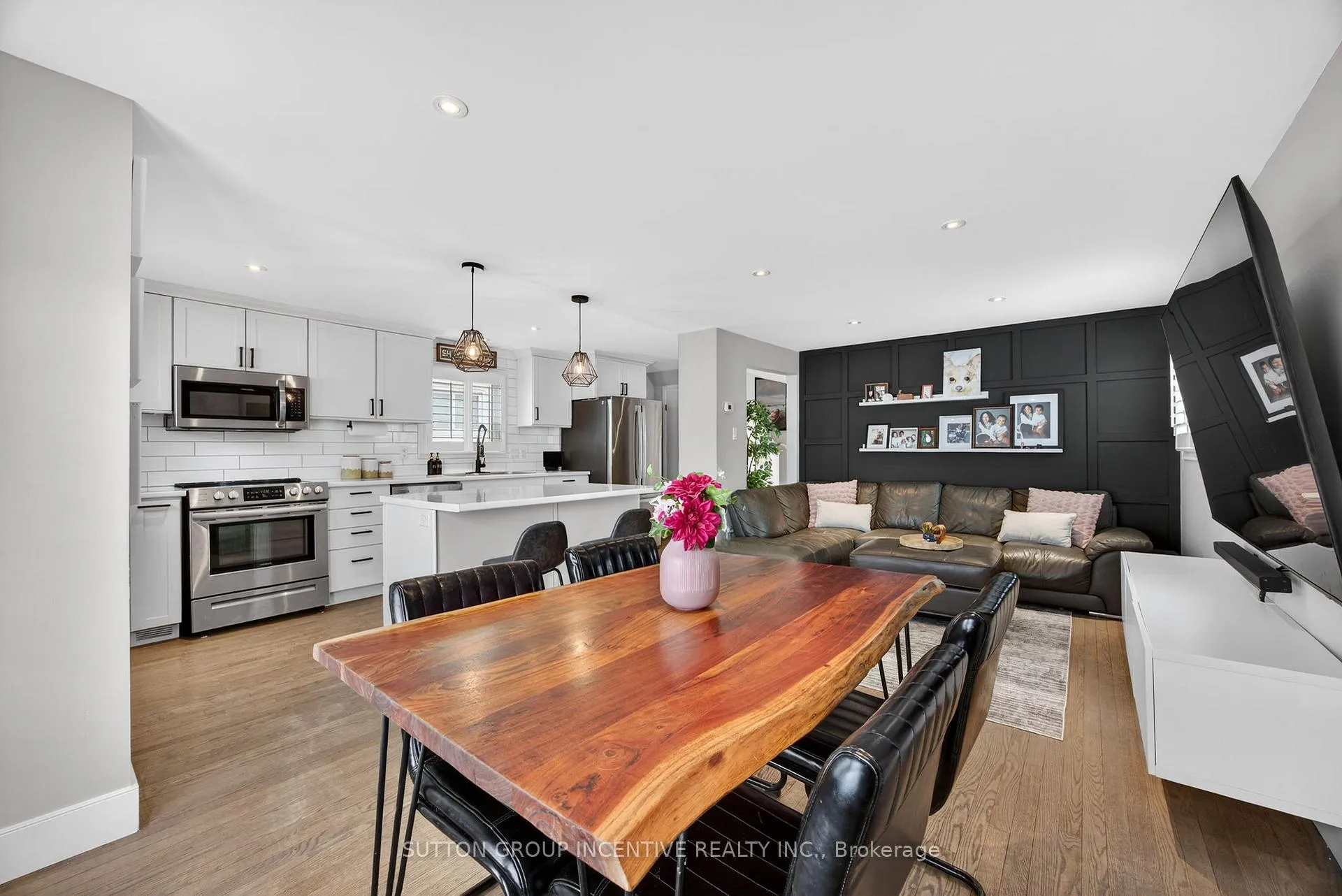 Photo 13 of 56 Shakespeare Crescent, Barrie, Letitia Heights — HOMEH