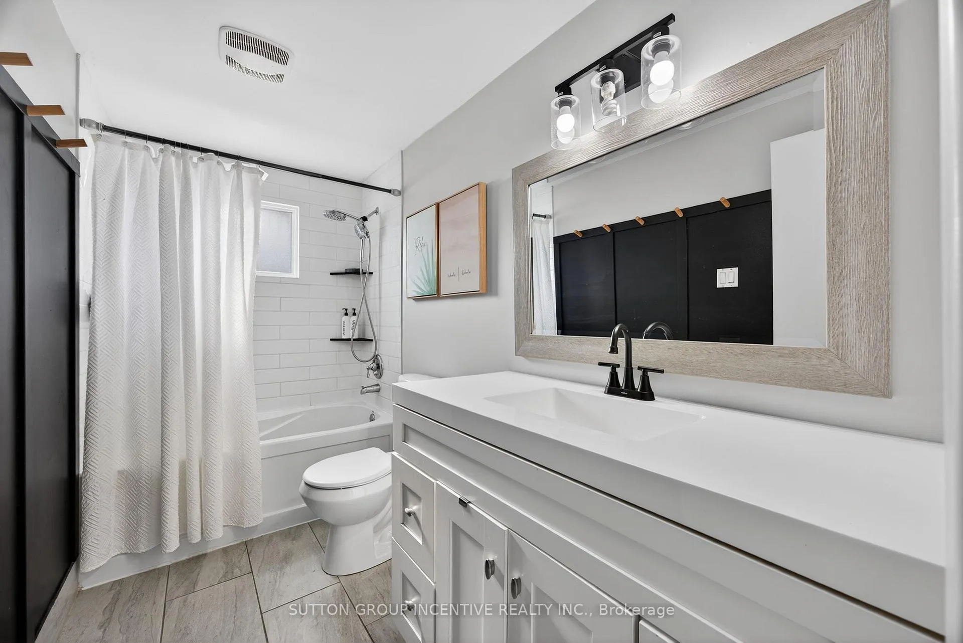 Photo 22 of 56 Shakespeare Crescent, Barrie, Letitia Heights — HOMEH