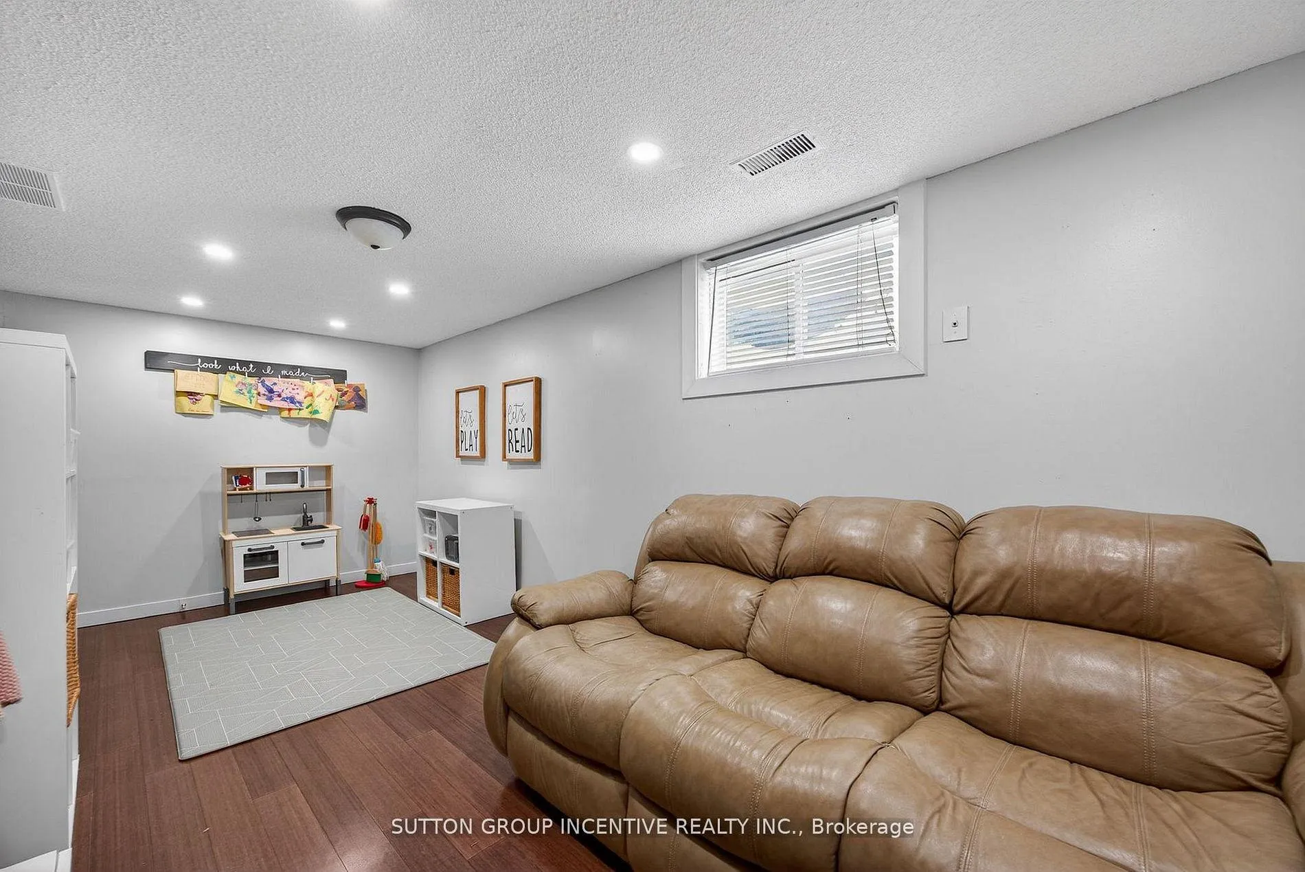 Photo 24 of 56 Shakespeare Crescent, Barrie, Letitia Heights — HOMEH
