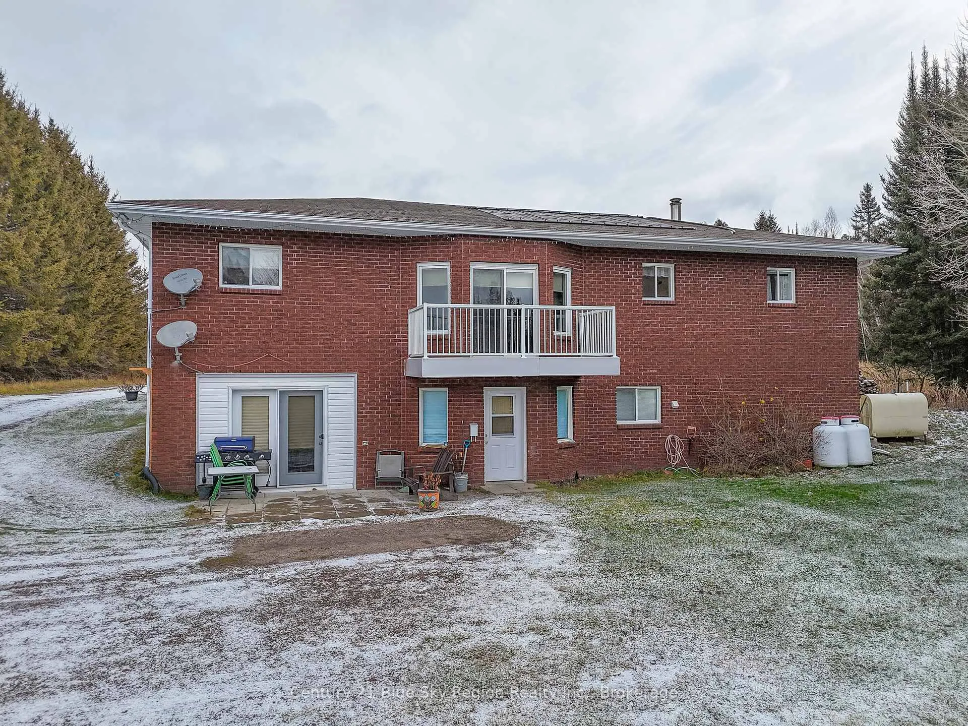 Photo 3 of 592 Genesee Lake Road, Powassan — HOMEH
