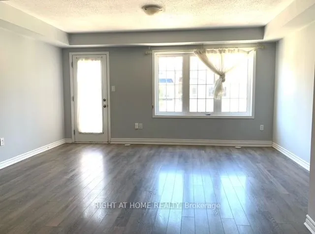 Photo 8 of 43 Minlow Way, Aurora, Rural Aurora — HOMEH