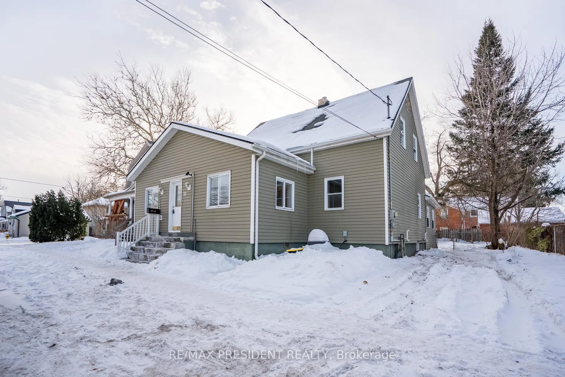Photo 3 of 37 Catherine Street, St. Catharines, Downtown — HOMEH
