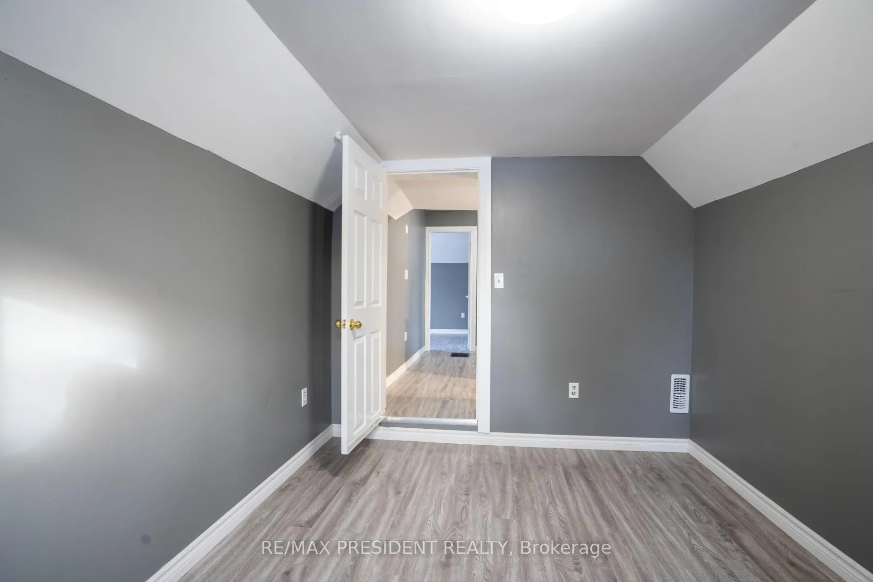 Photo 32 of 37 Catherine Street, St. Catharines, Downtown — HOMEH