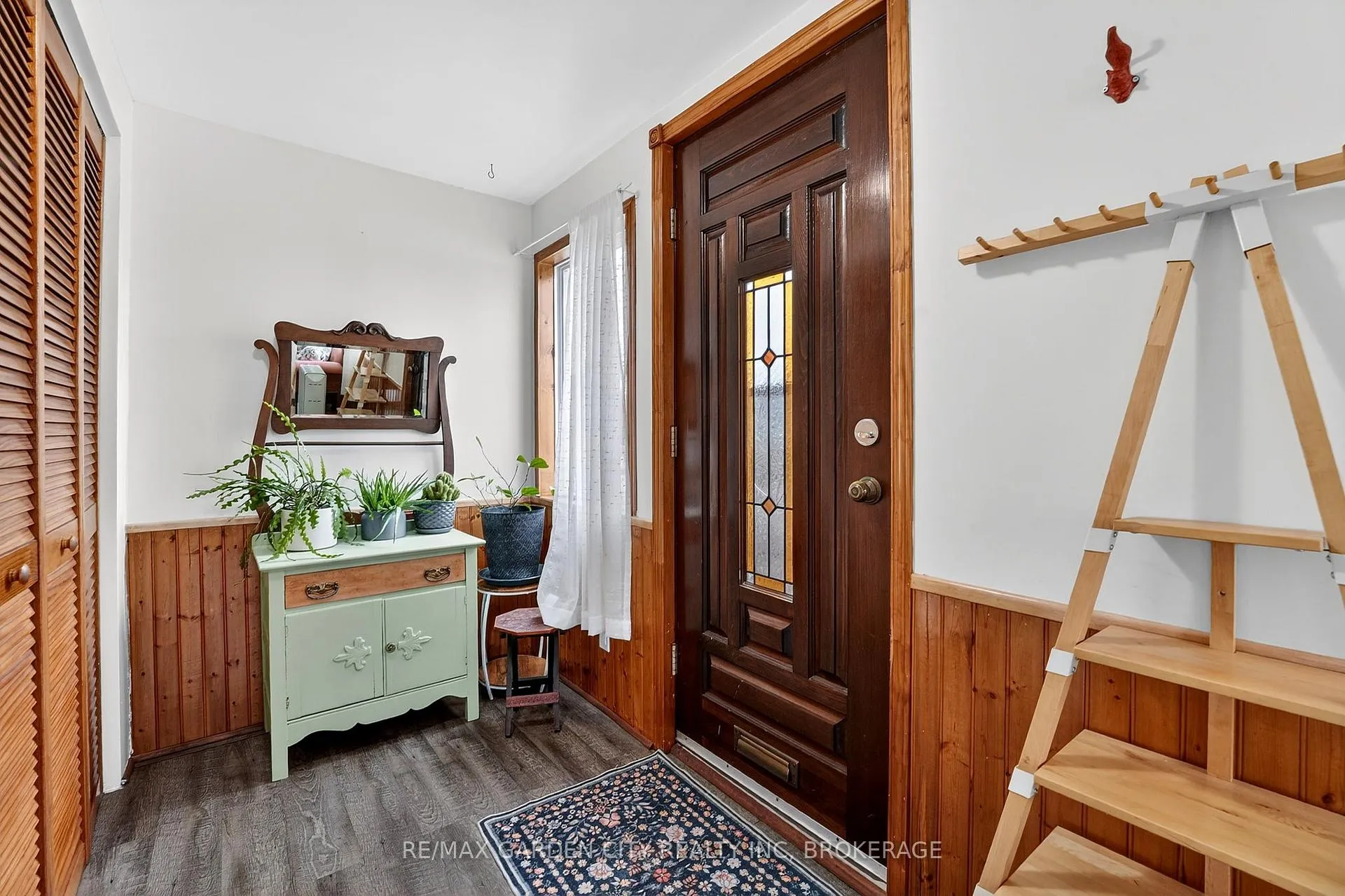 Photo 4 of 56 Margery Avenue, St. Catharines, Haig — HOMEH