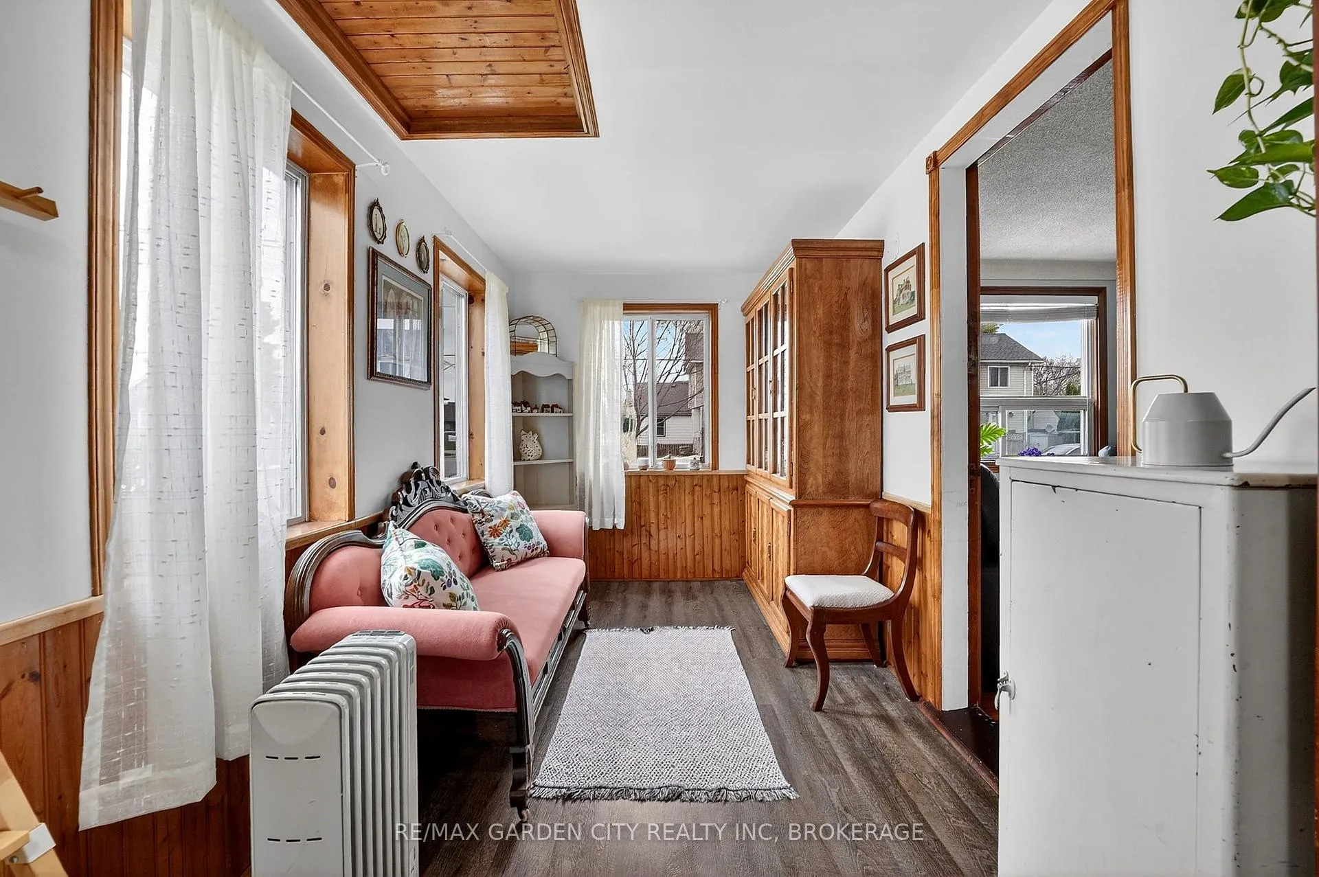 Photo 5 of 56 Margery Avenue, St. Catharines, Haig — HOMEH