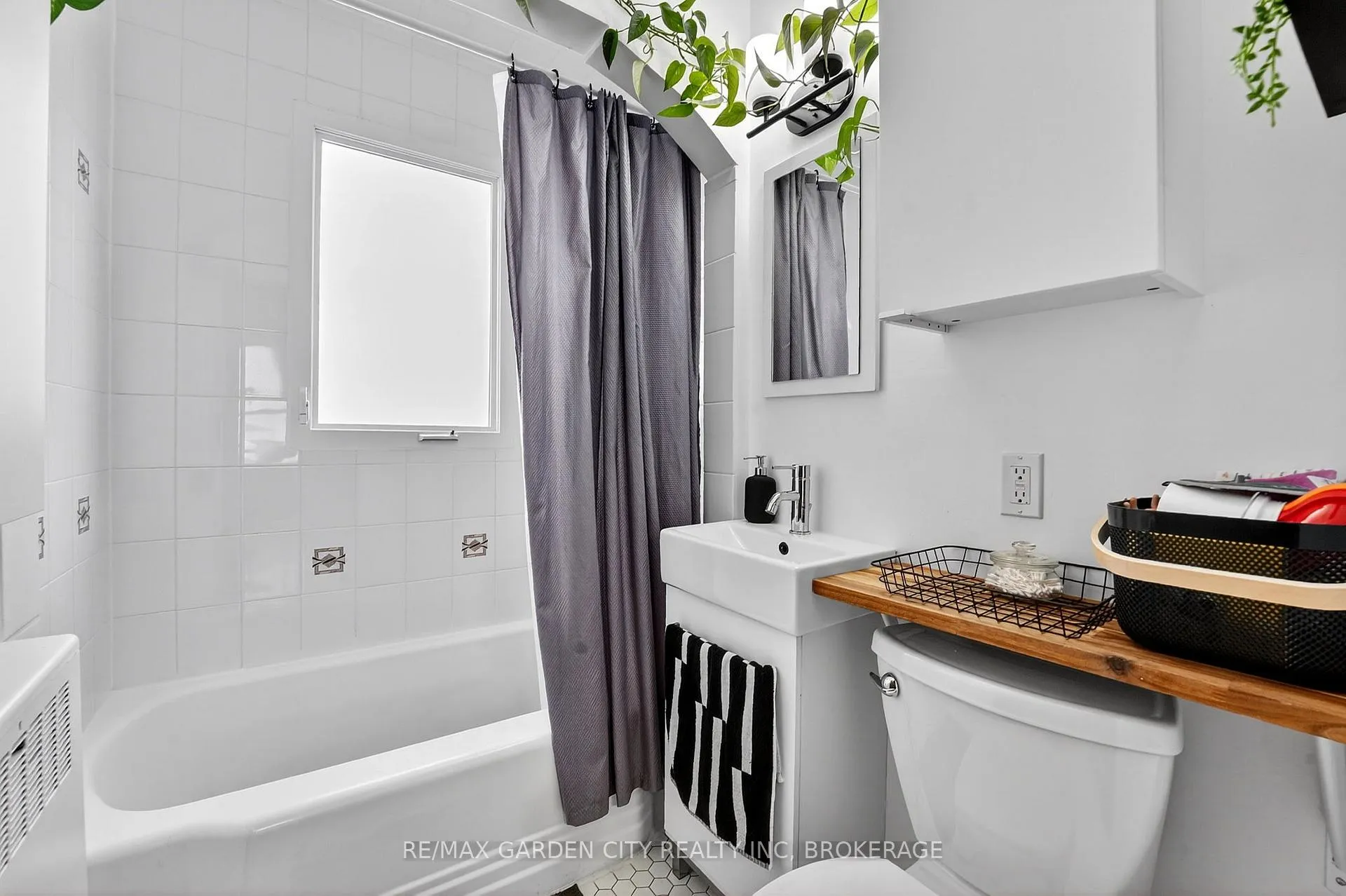 Photo 25 of 56 Margery Avenue, St. Catharines, Haig — HOMEH