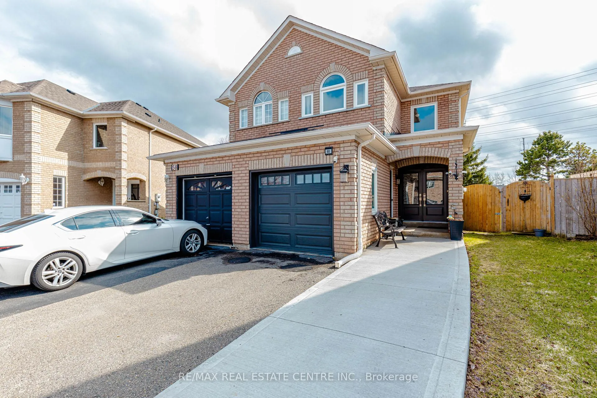 Photo 2 of 60 Native Landing, Brampton, Fletcher's Creek Village — HOMEH