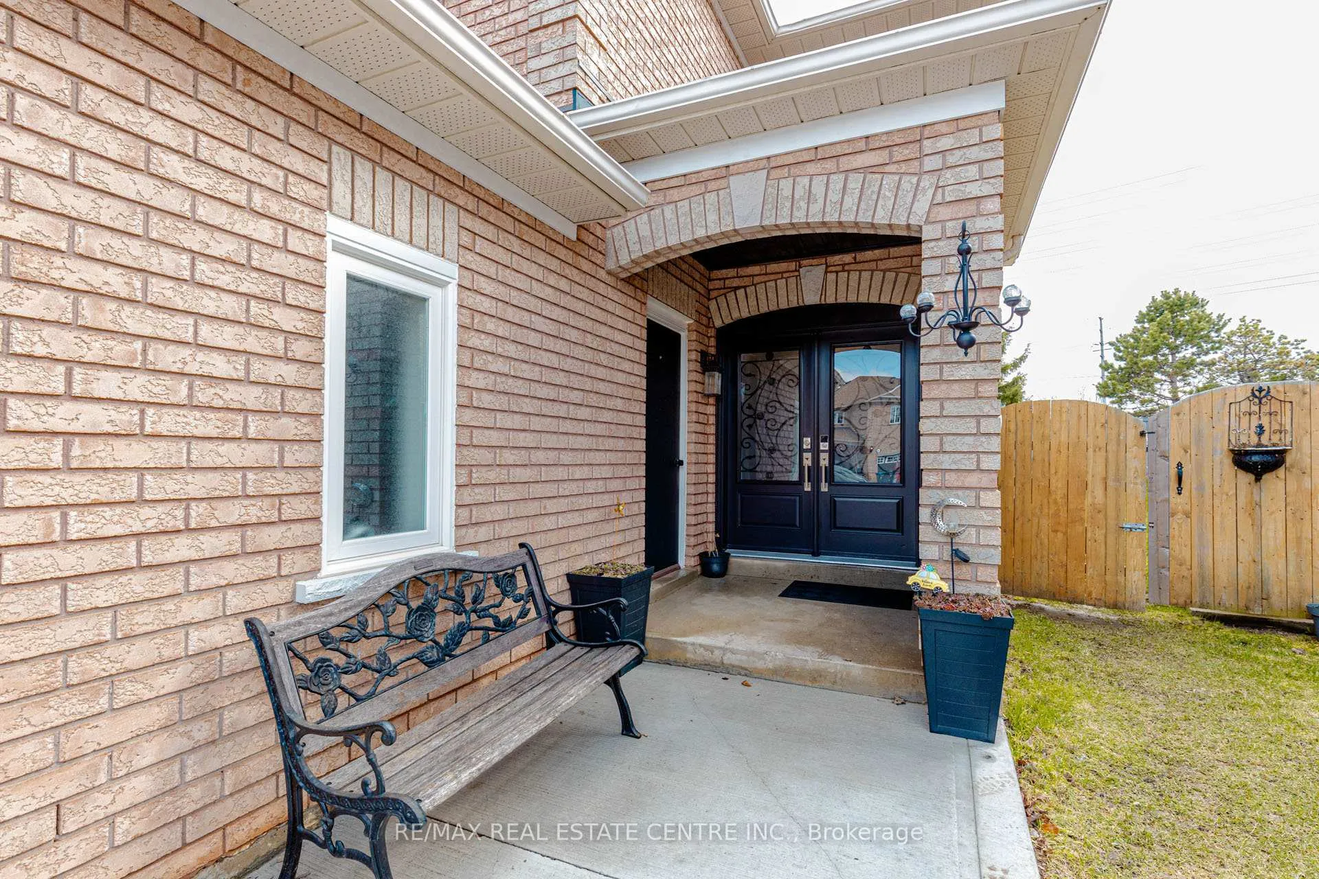 Photo 3 of 60 Native Landing, Brampton, Fletcher's Creek Village — HOMEH