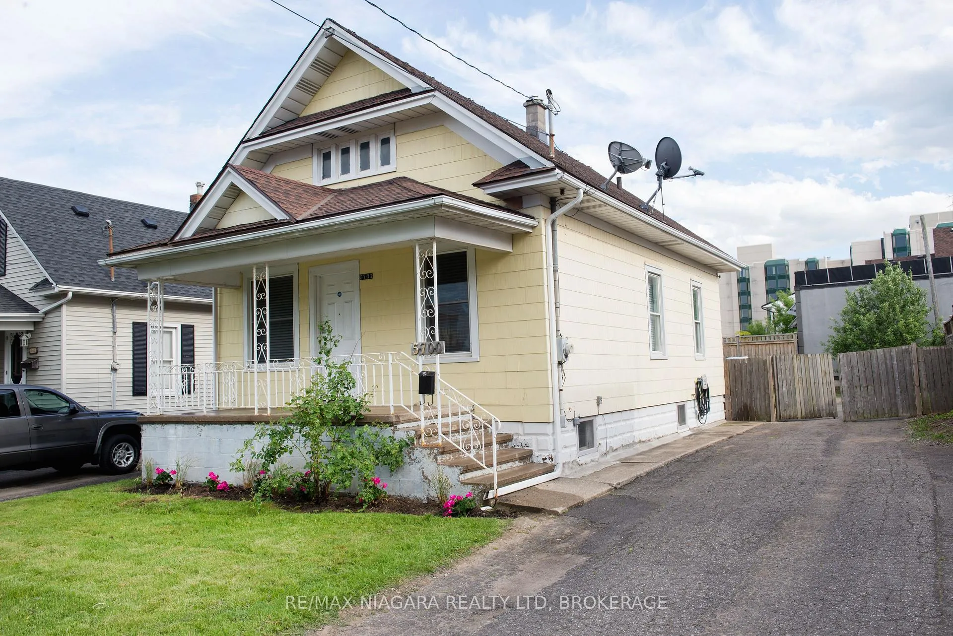 Photo 2 of 5700 Spring Street, Niagara Falls, Hospital — HOMEH