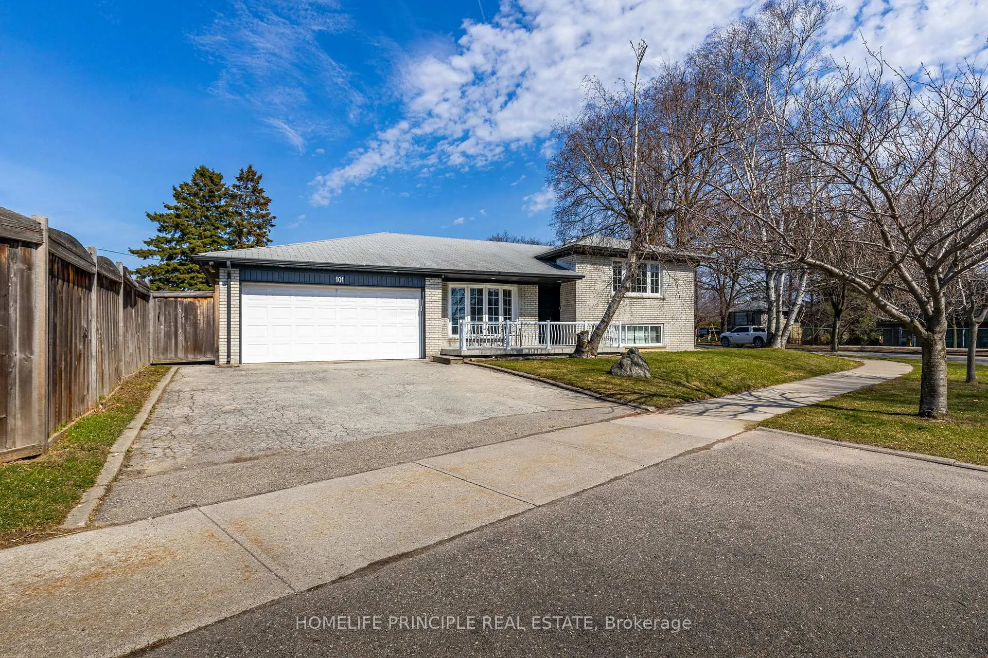 Photo 2 of 101 Renault Crescent, Etobicoke, Humber Heights — HOMEH