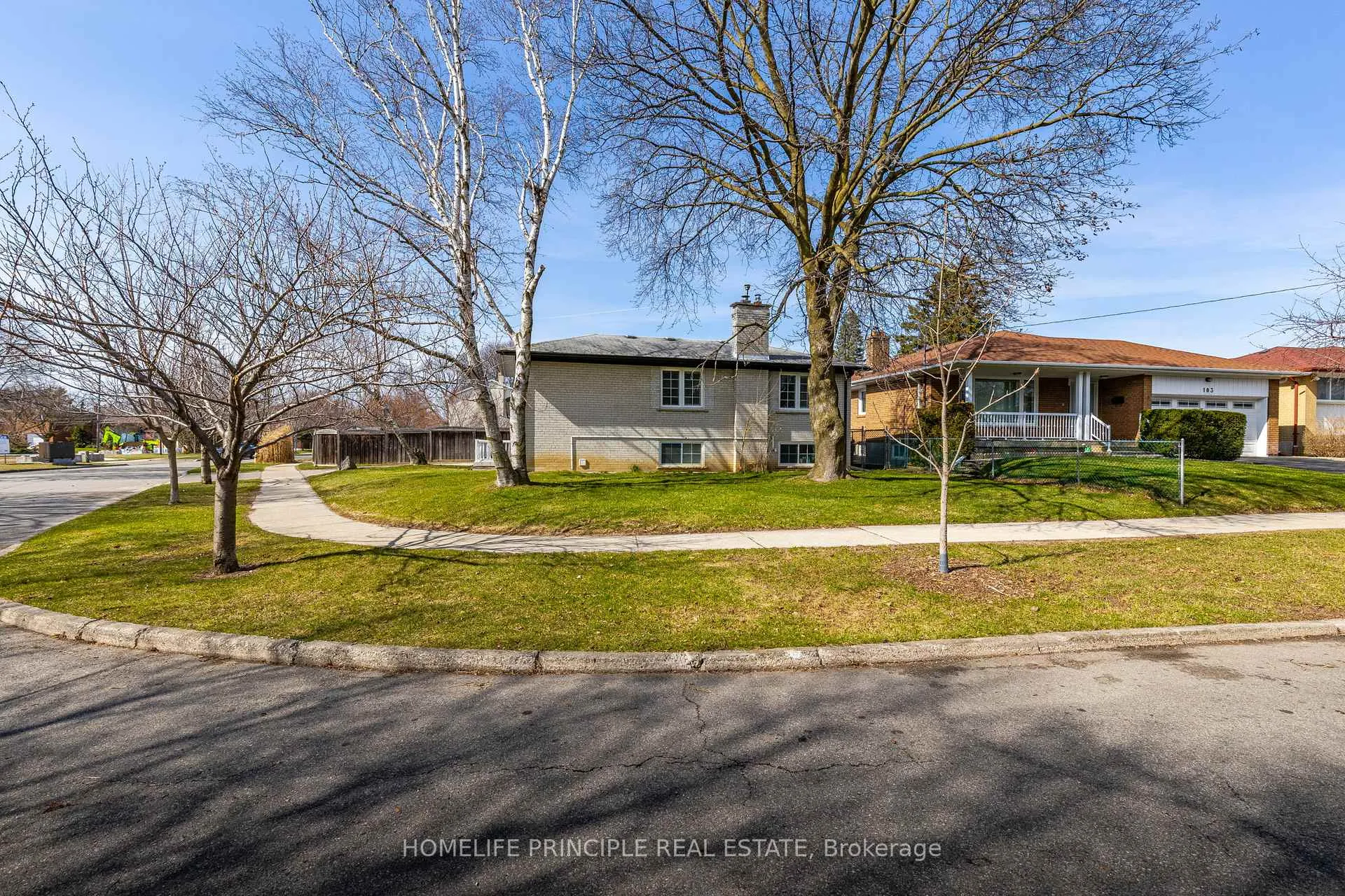 Photo 5 of 101 Renault Crescent, Etobicoke, Humber Heights — HOMEH