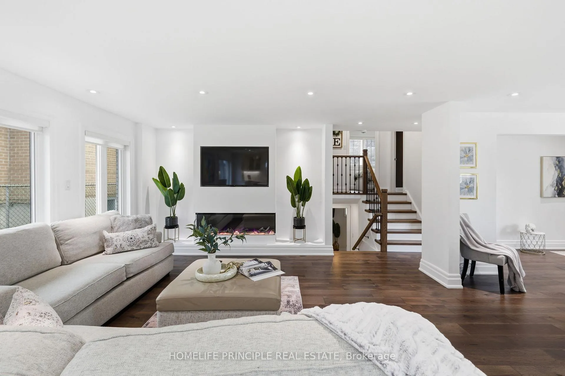 Photo 10 of 101 Renault Crescent, Etobicoke, Humber Heights — HOMEH