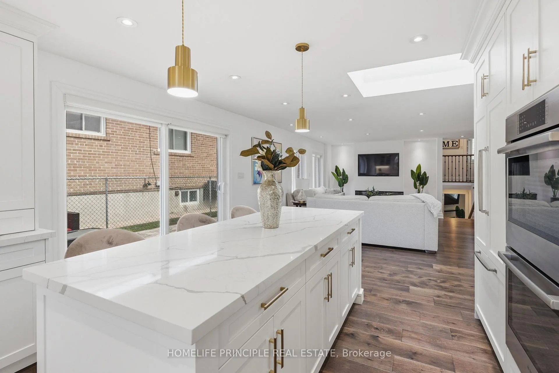 Photo 17 of 101 Renault Crescent, Etobicoke, Humber Heights — HOMEH